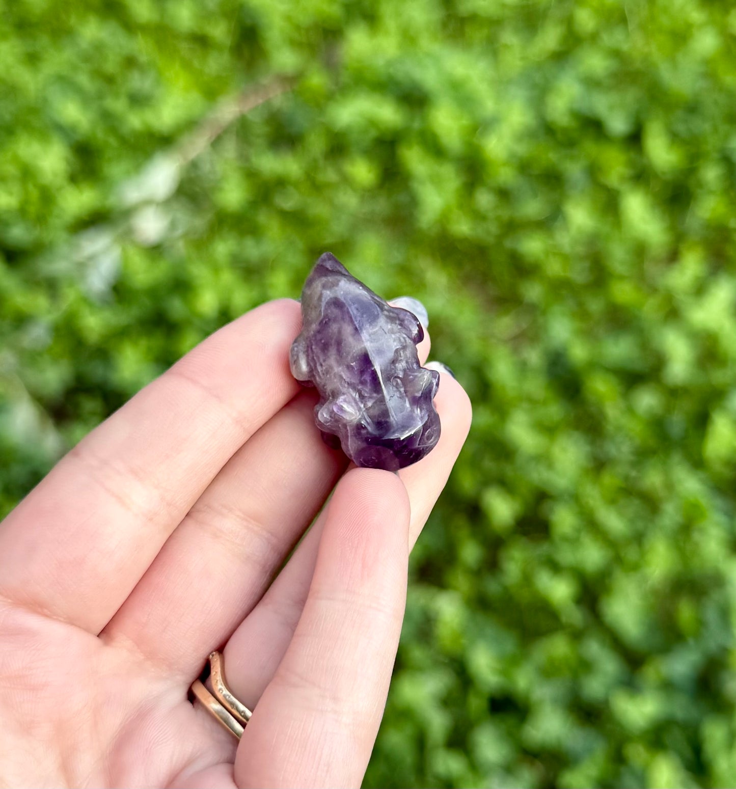 Amethyst axolotl carving