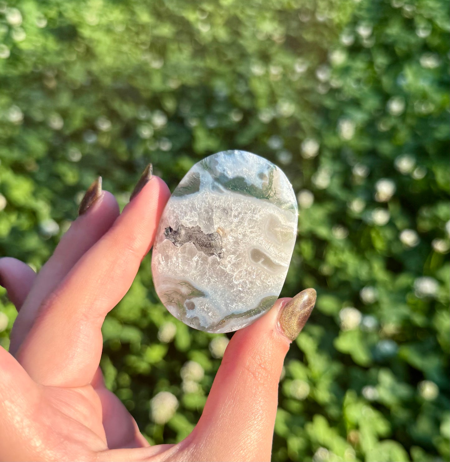 Moss agate palm stone