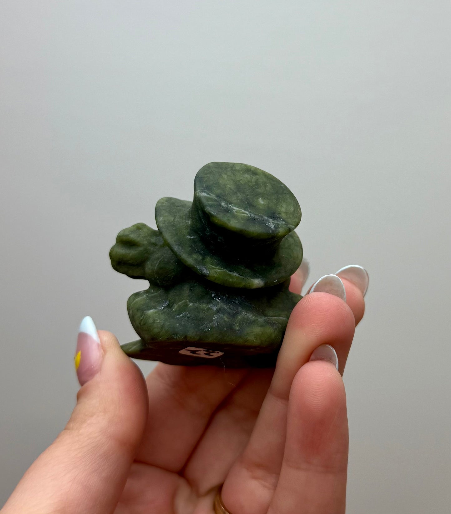 Jade frog carvings