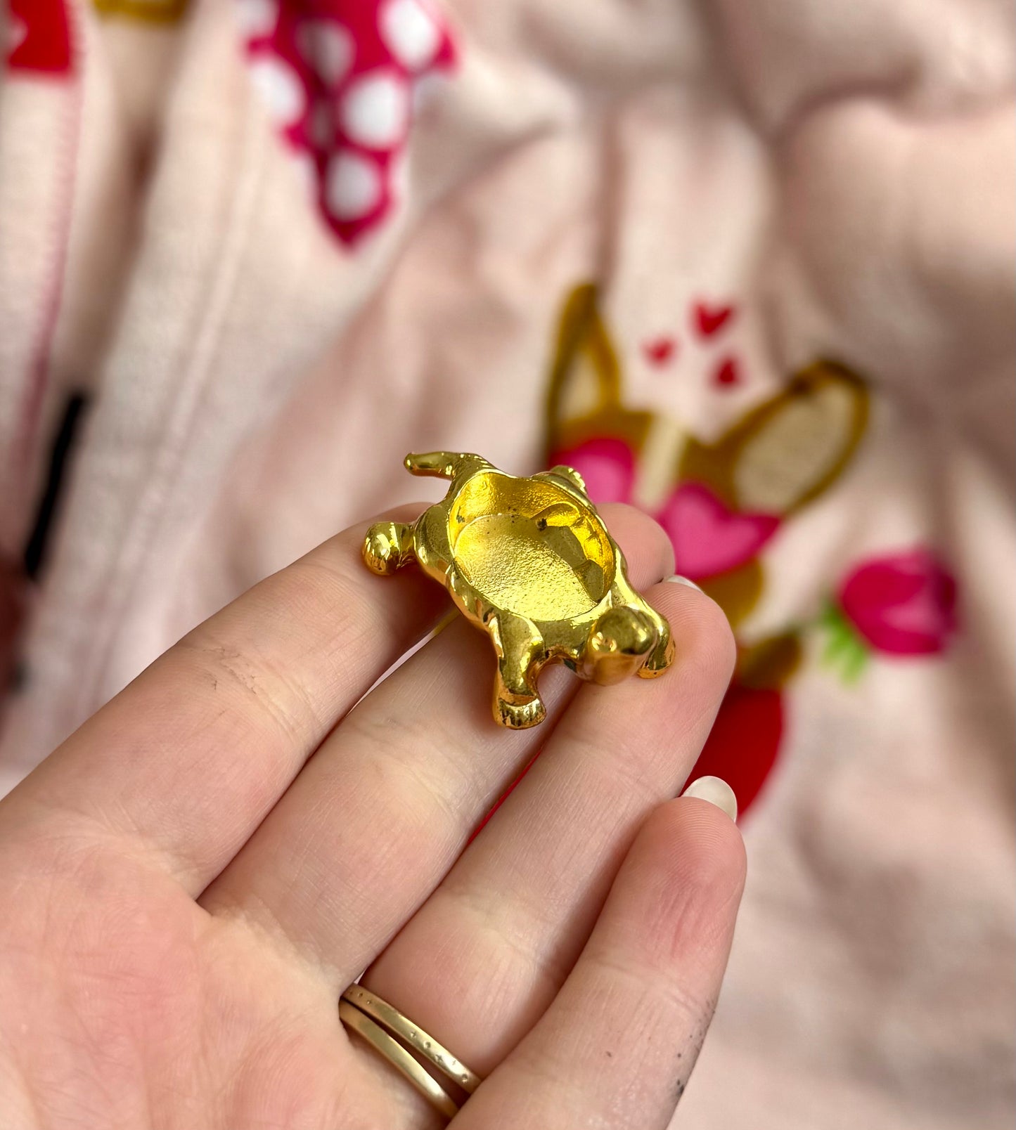 Gold turtle sphere stand