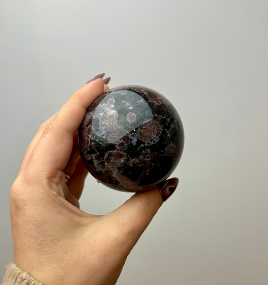 Garnet sphere