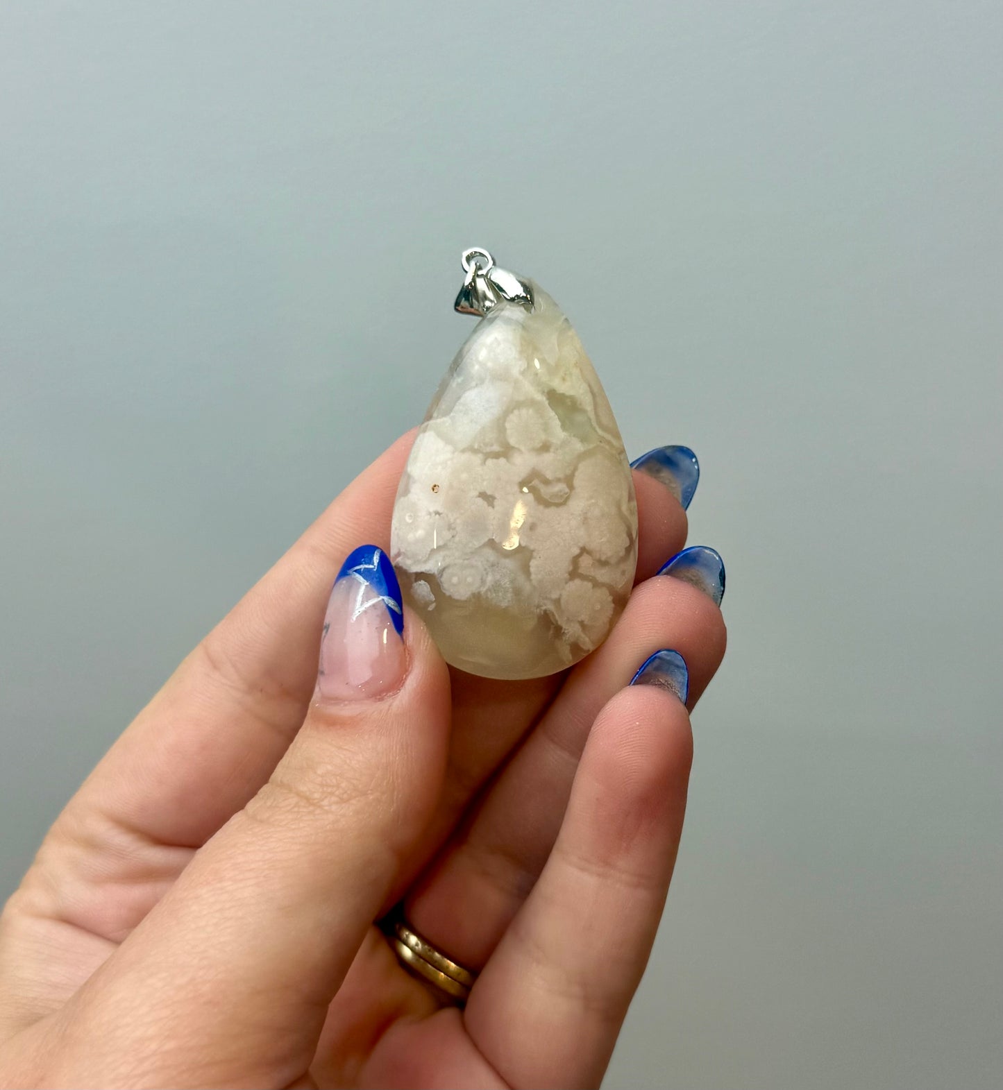 Flower agate pendant