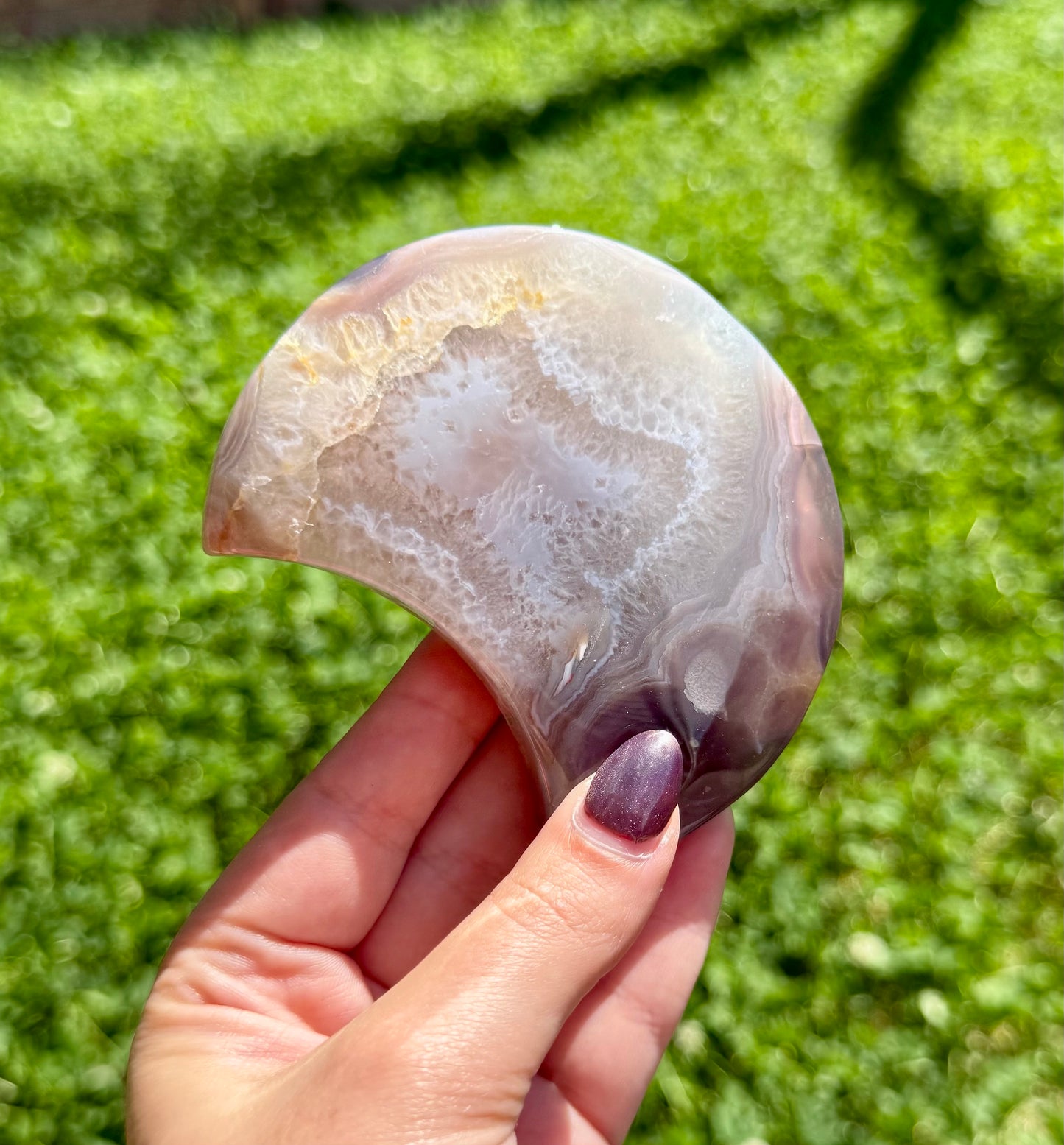 Dyed black flower agate moon carving