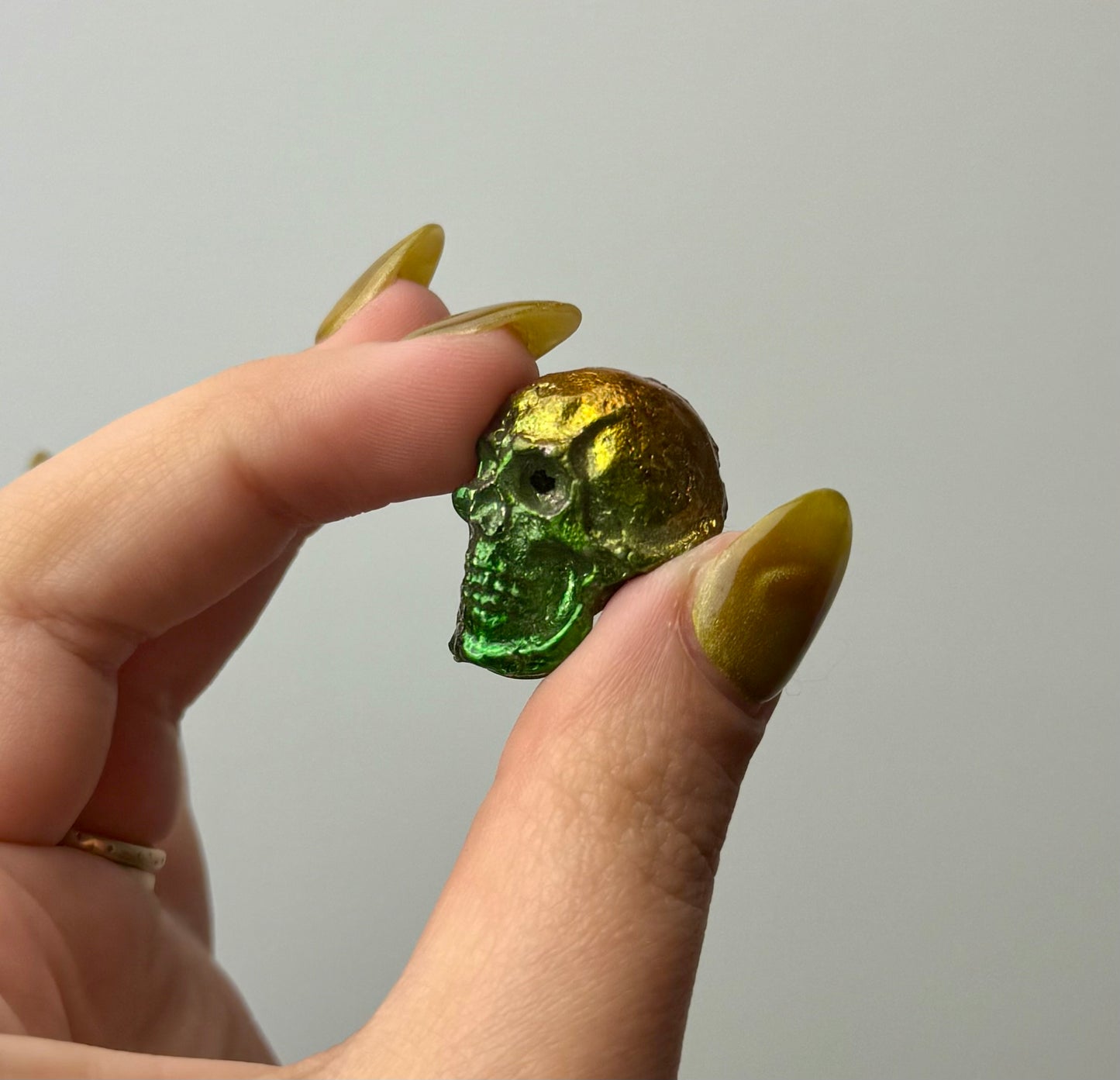 Bismuth skull carving