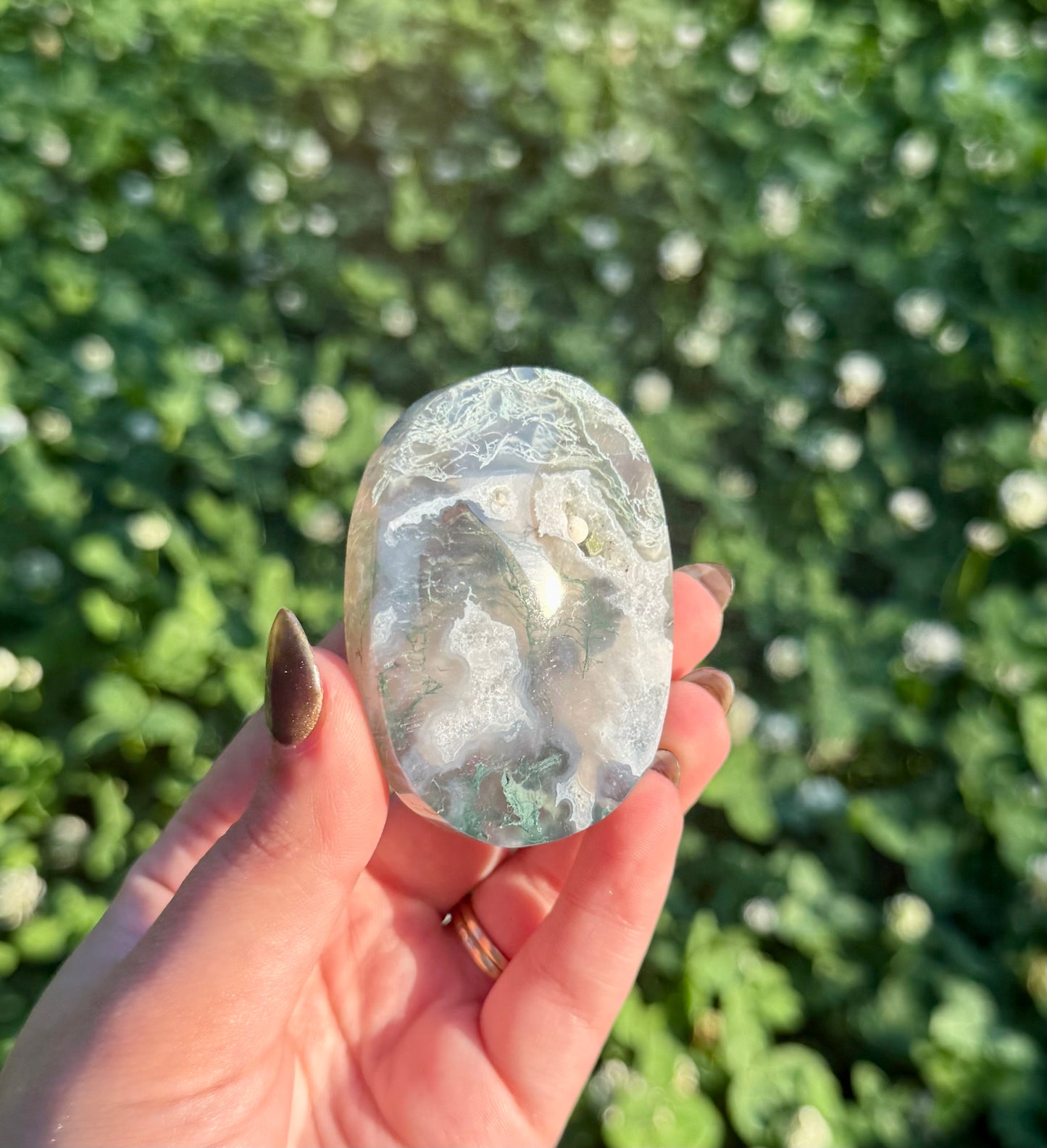 Moss agate palm stone