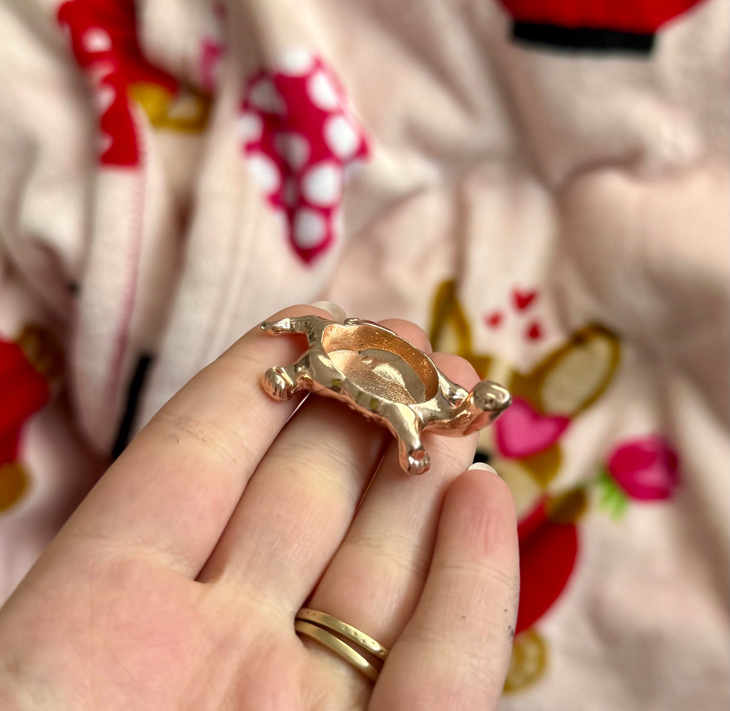 Rose gold turtle sphere stand