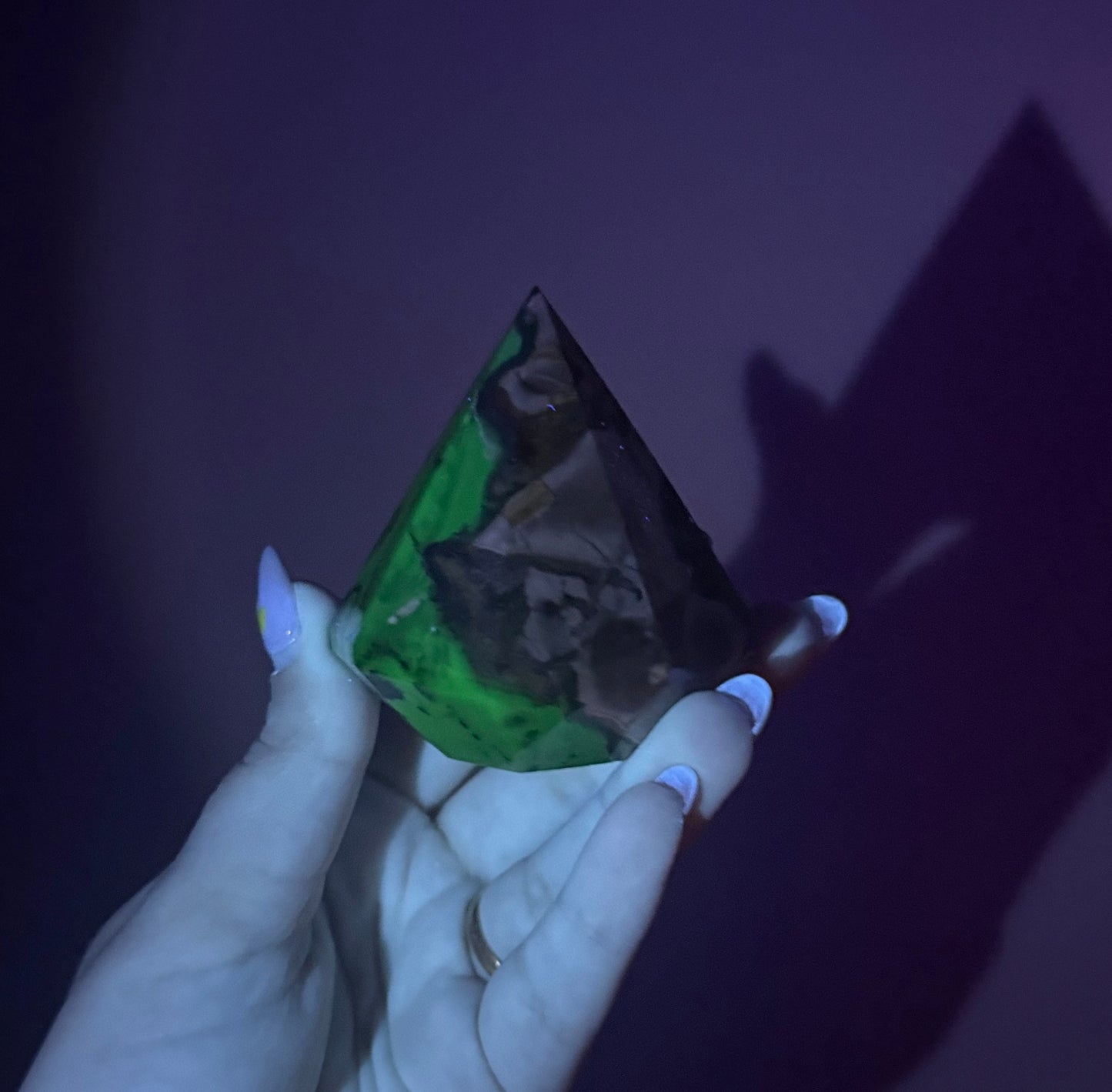 Volcano agate 3D diamond carving