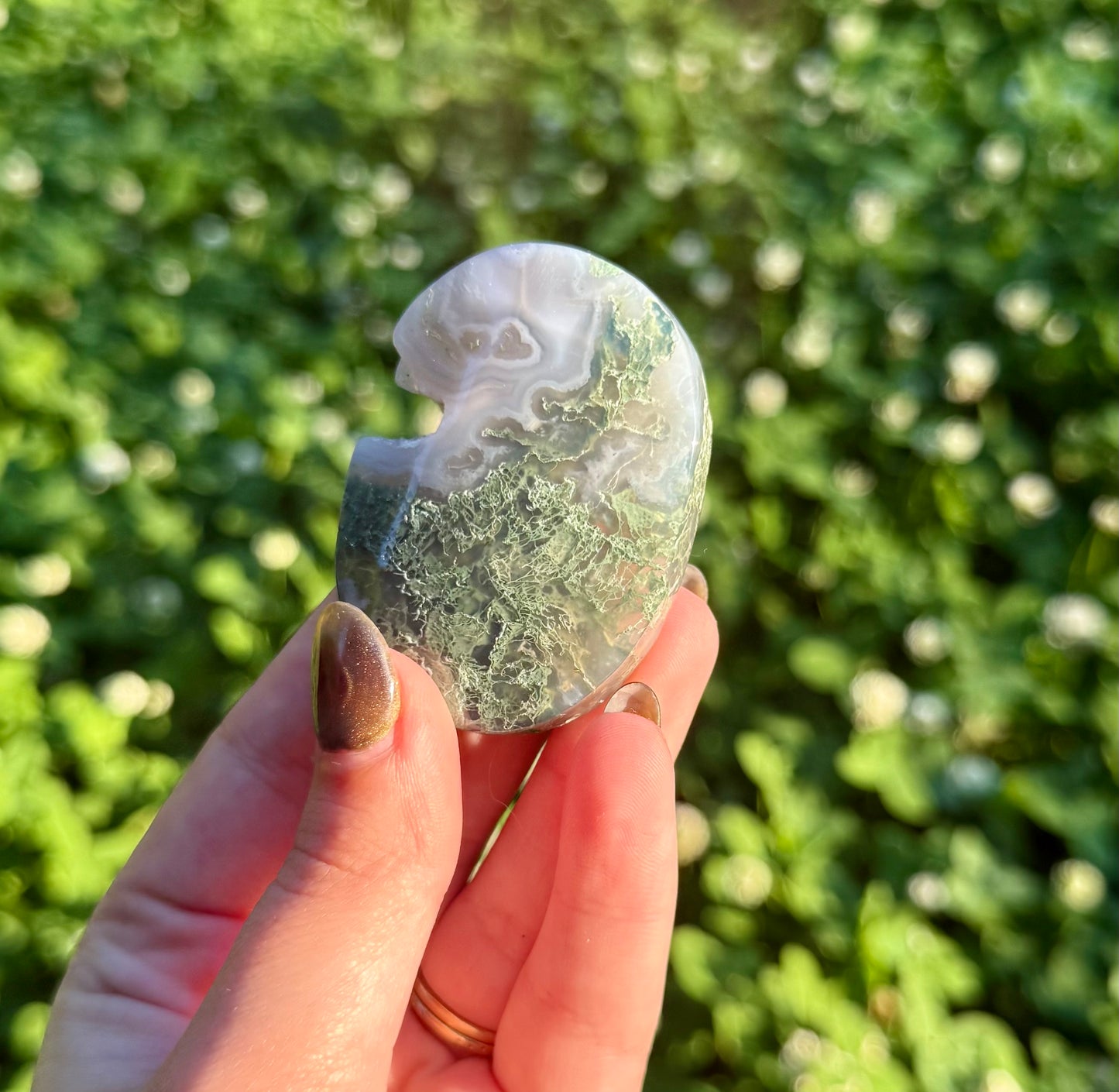 Moss agate palm stone