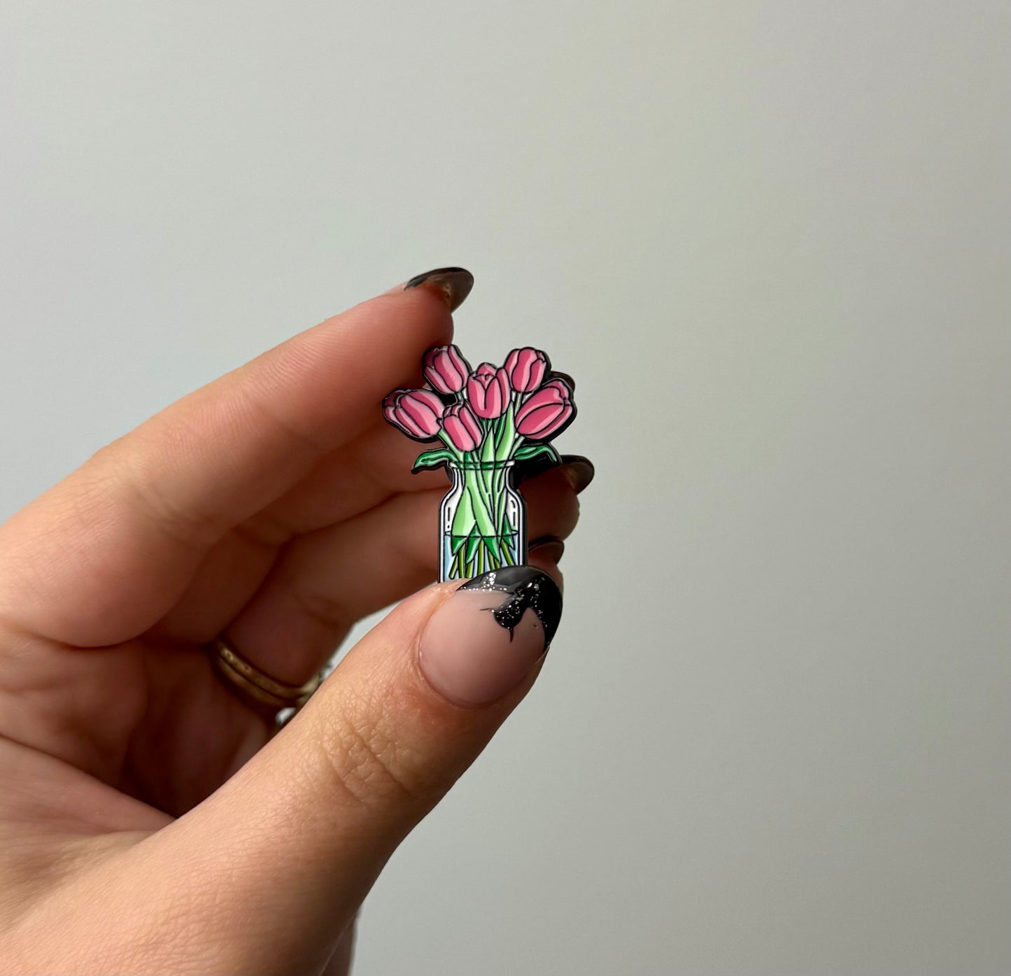Tulips enamel pin 