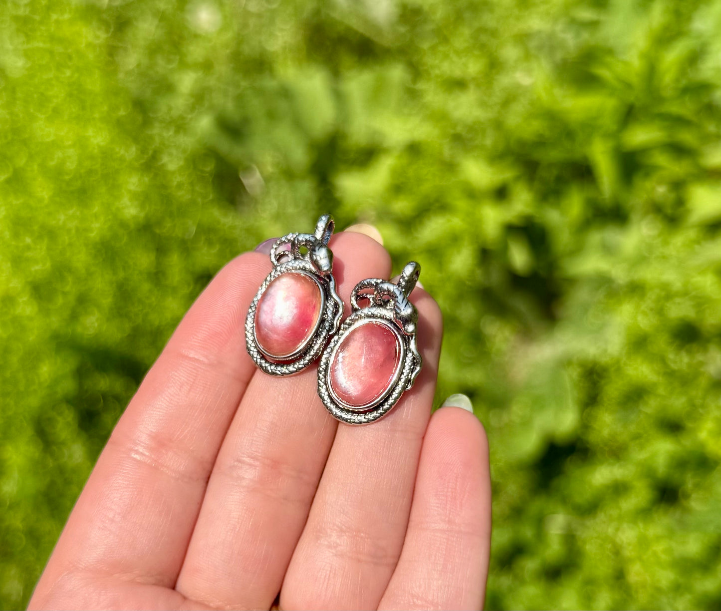 Dyed mica snake pendants
