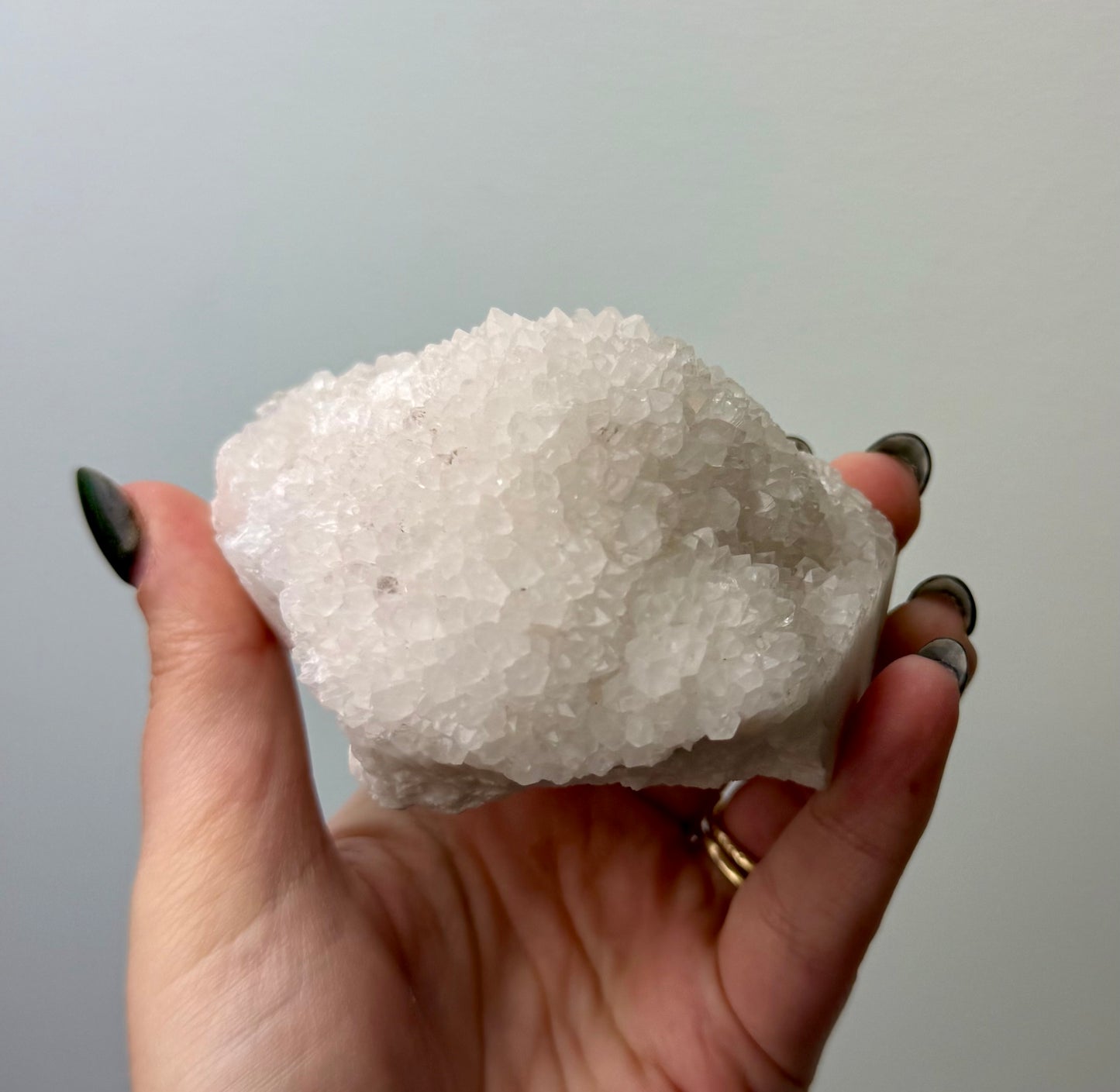 White quartz cluster