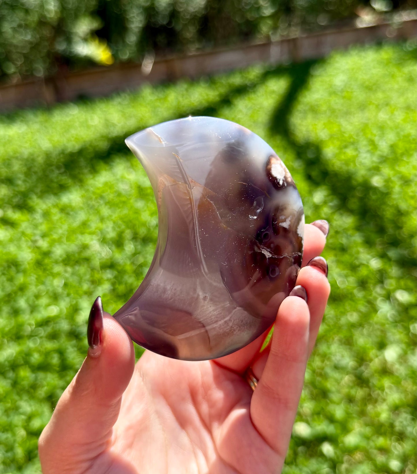 Dyed black flower agate moon carving