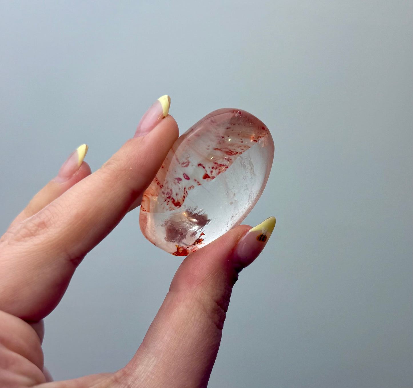 Dyed quartz palm stone