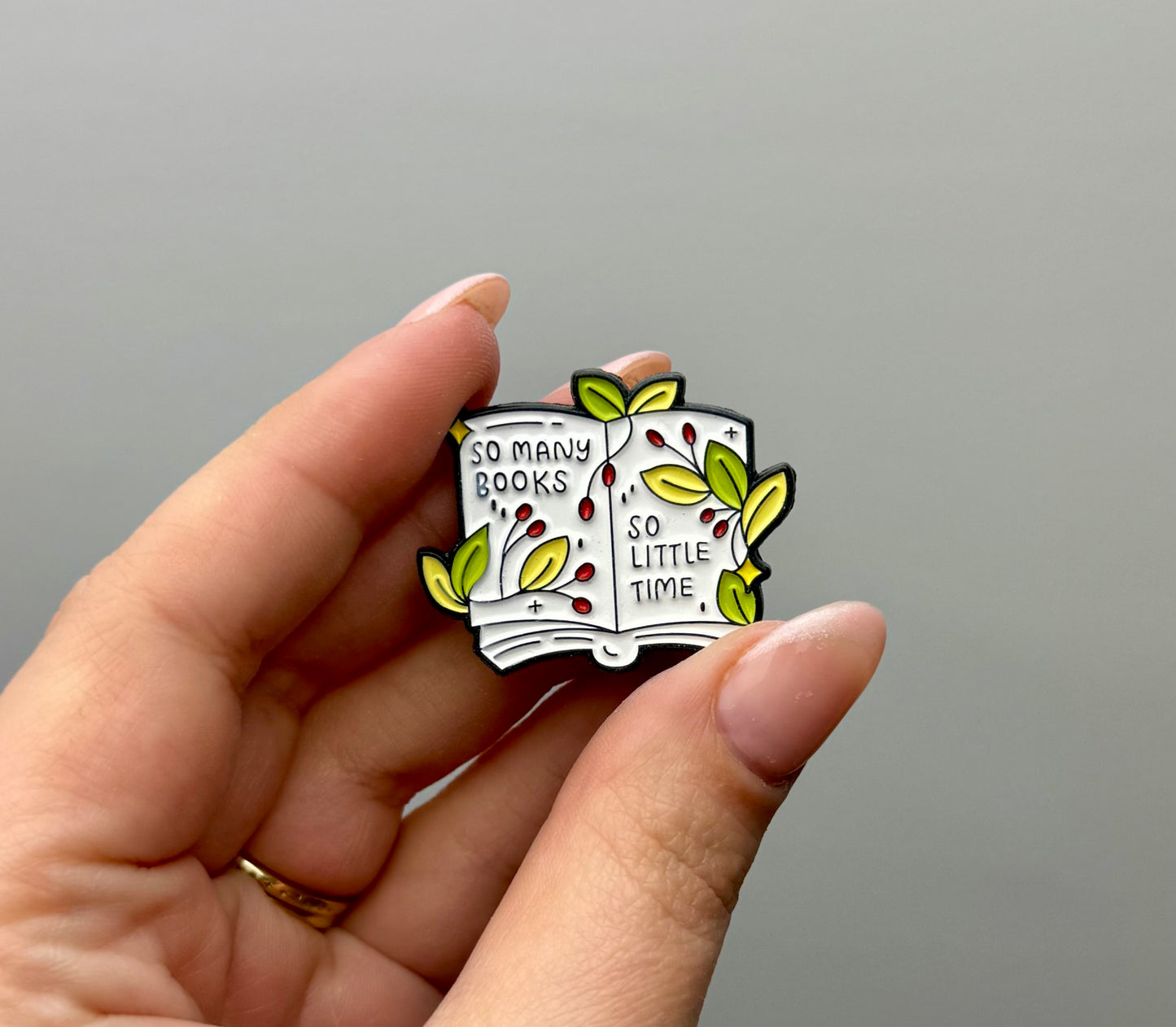 So many books enamel pin
