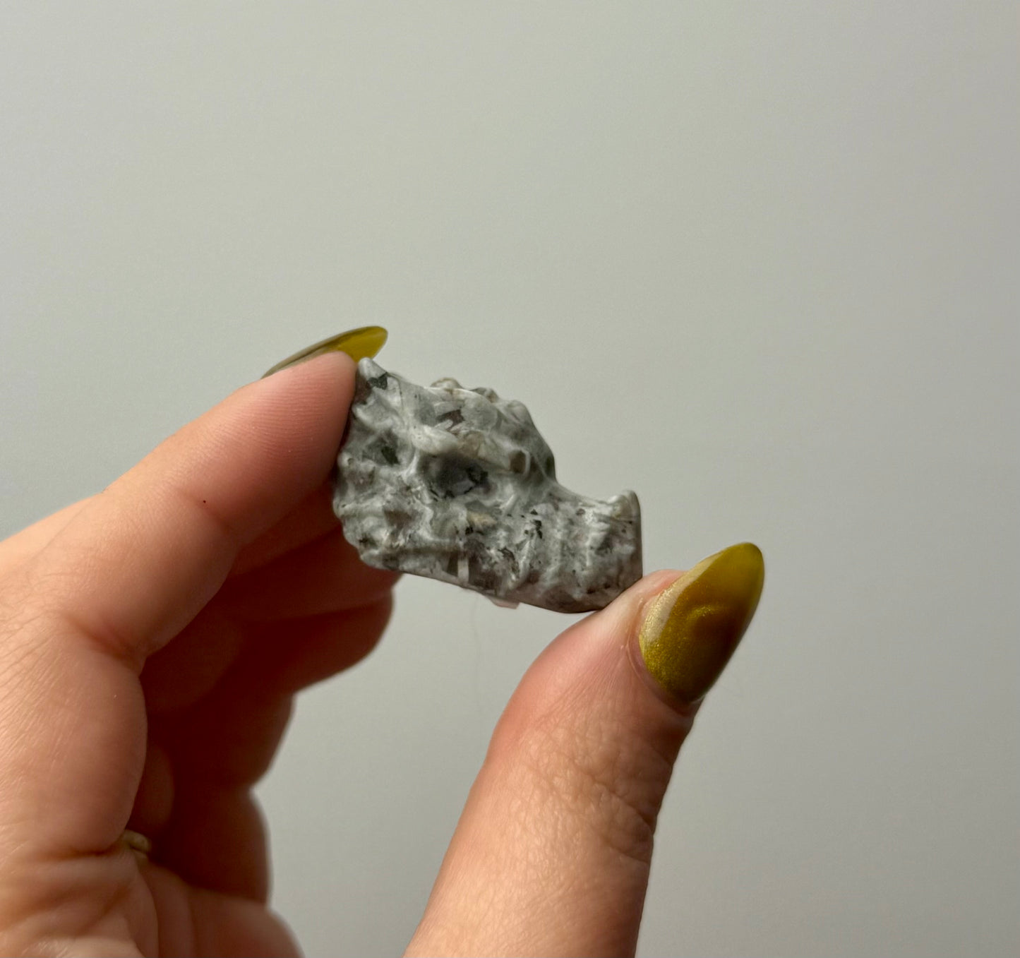 Yooperlite dragon head carving