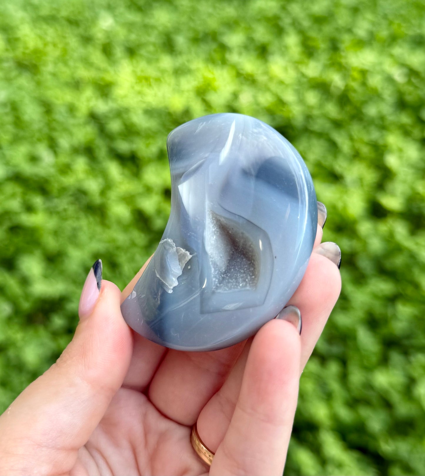 Druzy agate moon carving