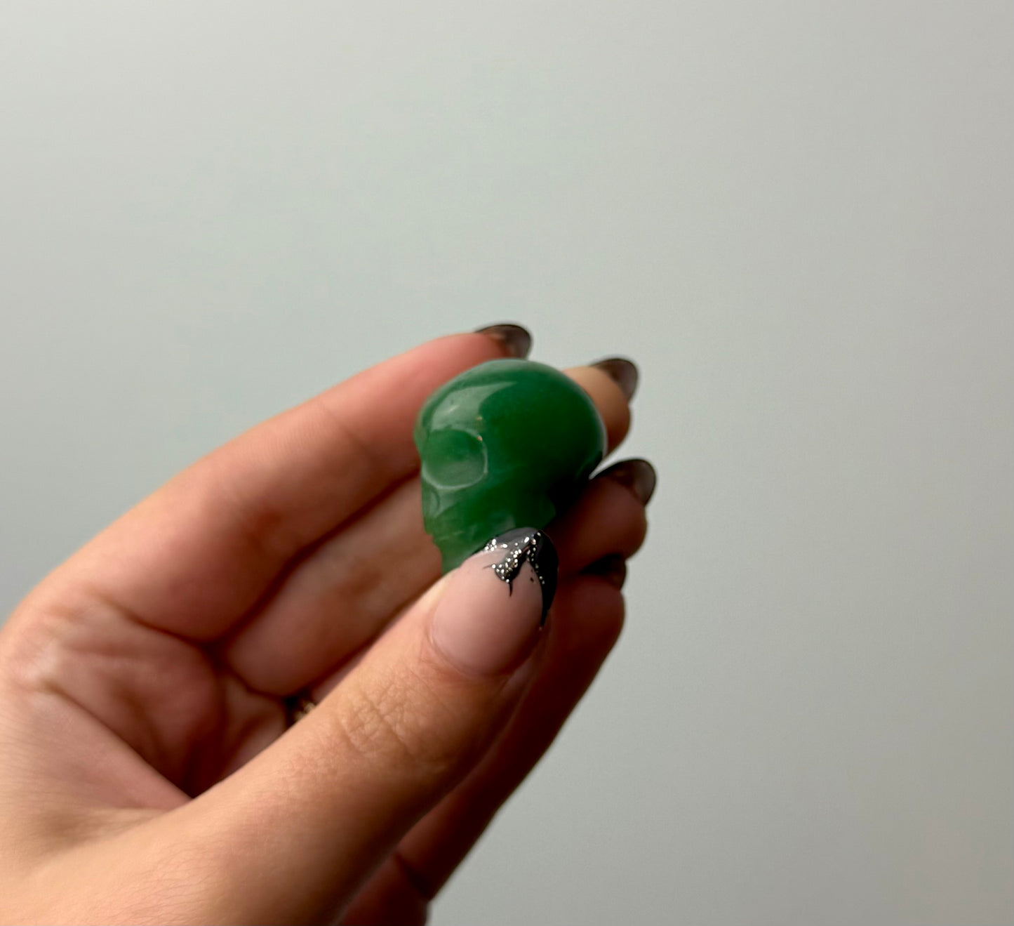 Green aventurine skull carving