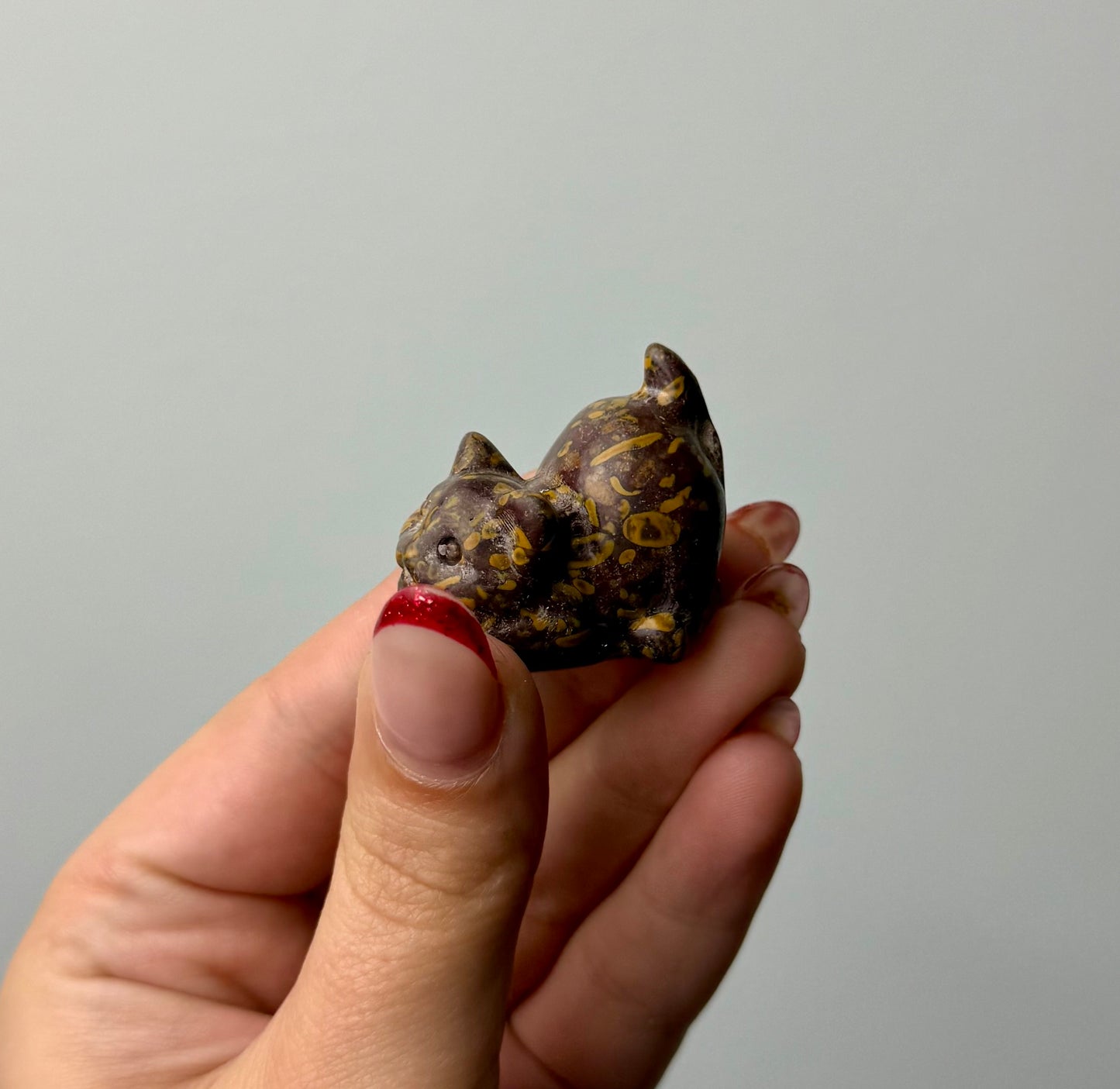 Stretching cat carving