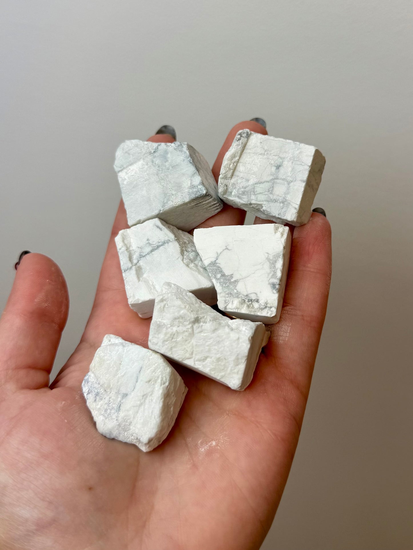 Howlite raw chunks