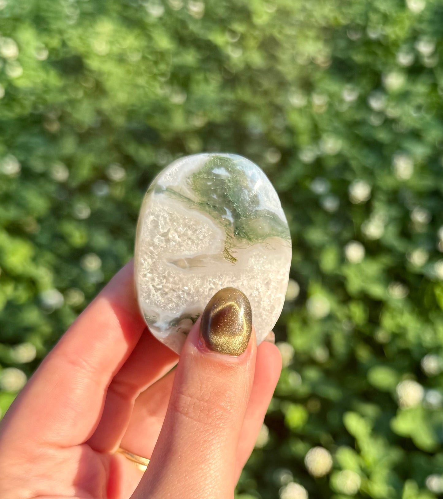 Moss agate palm stone