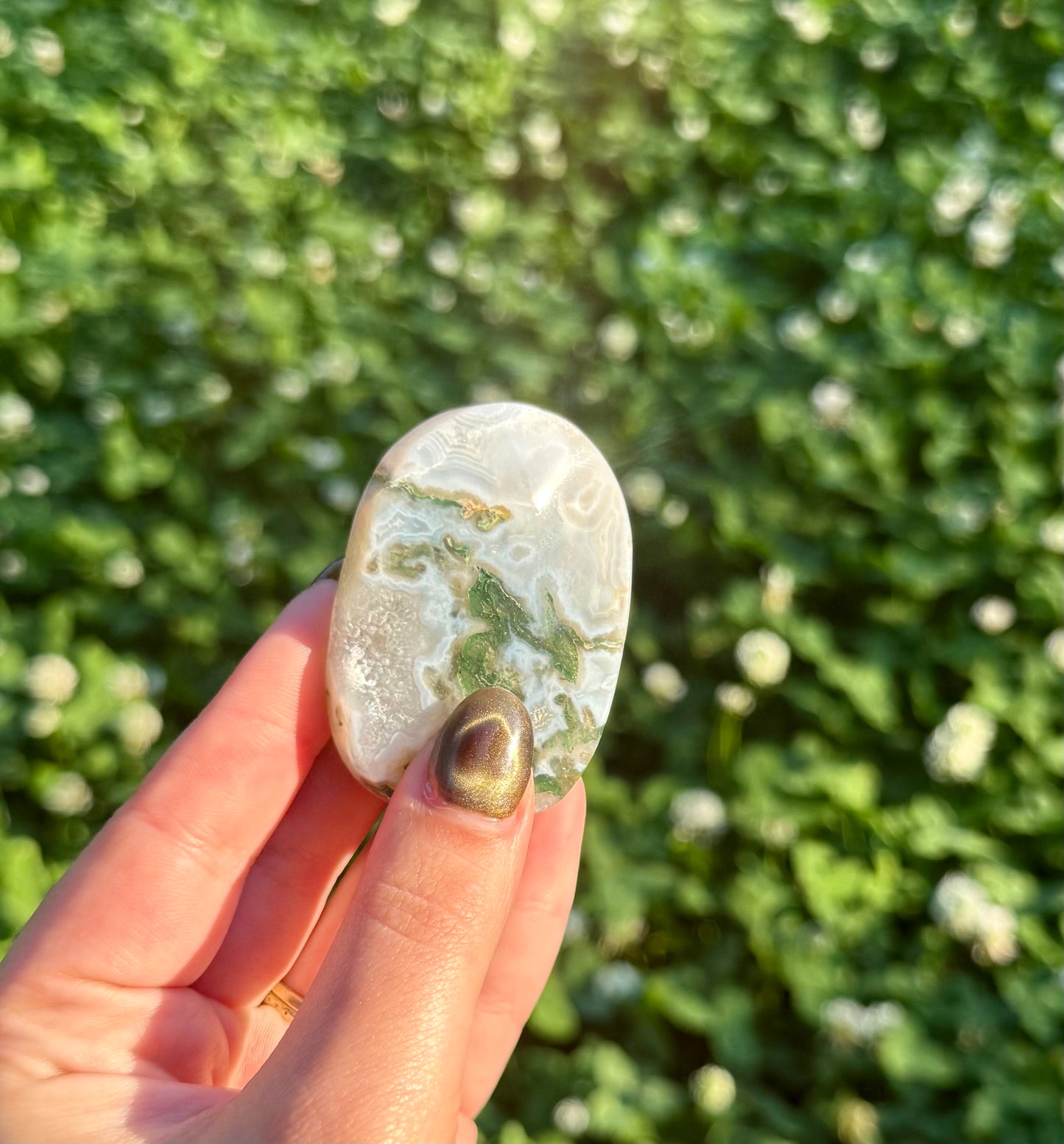 Moss agate palm stone