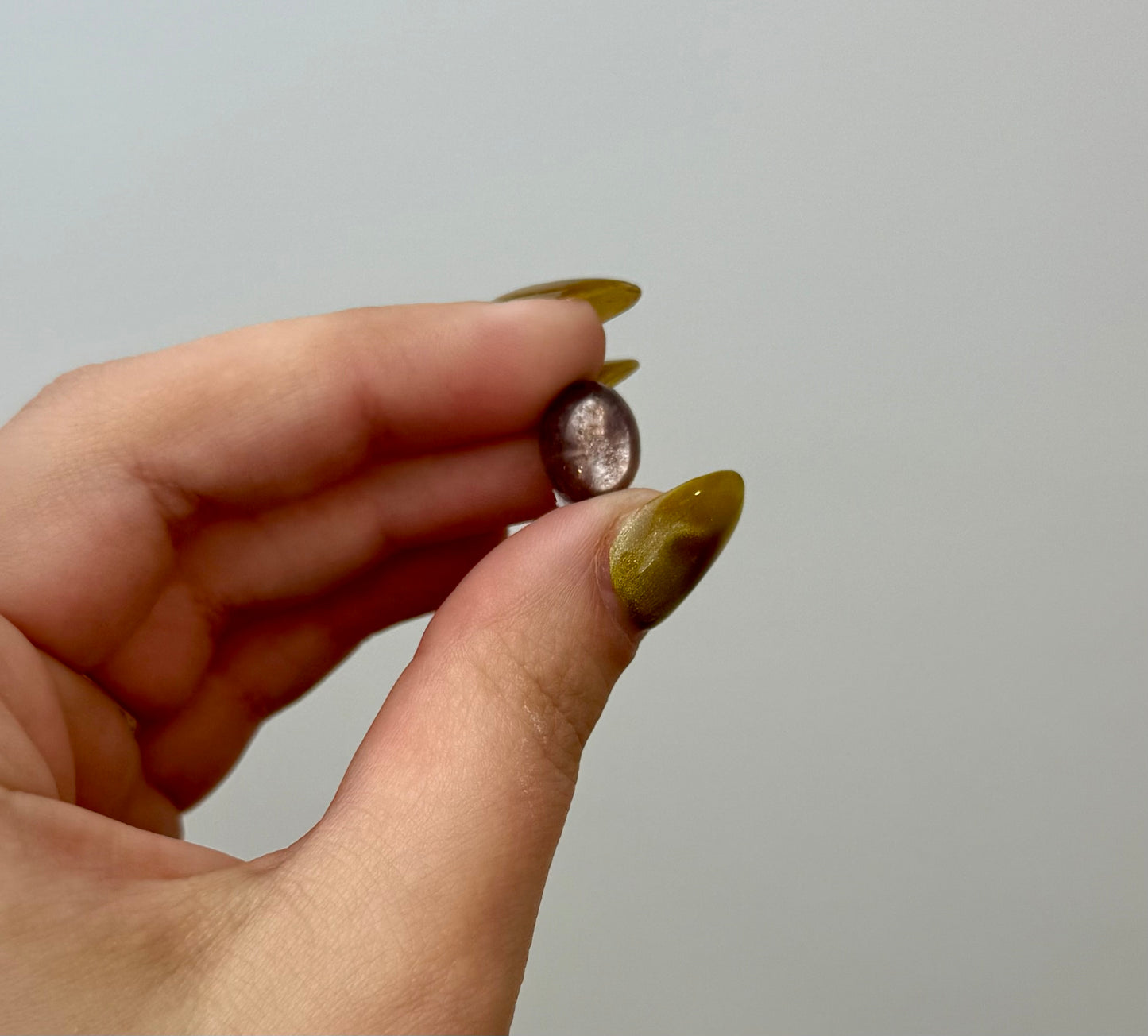 Gem lepidolite/purple mica cabochon carving 