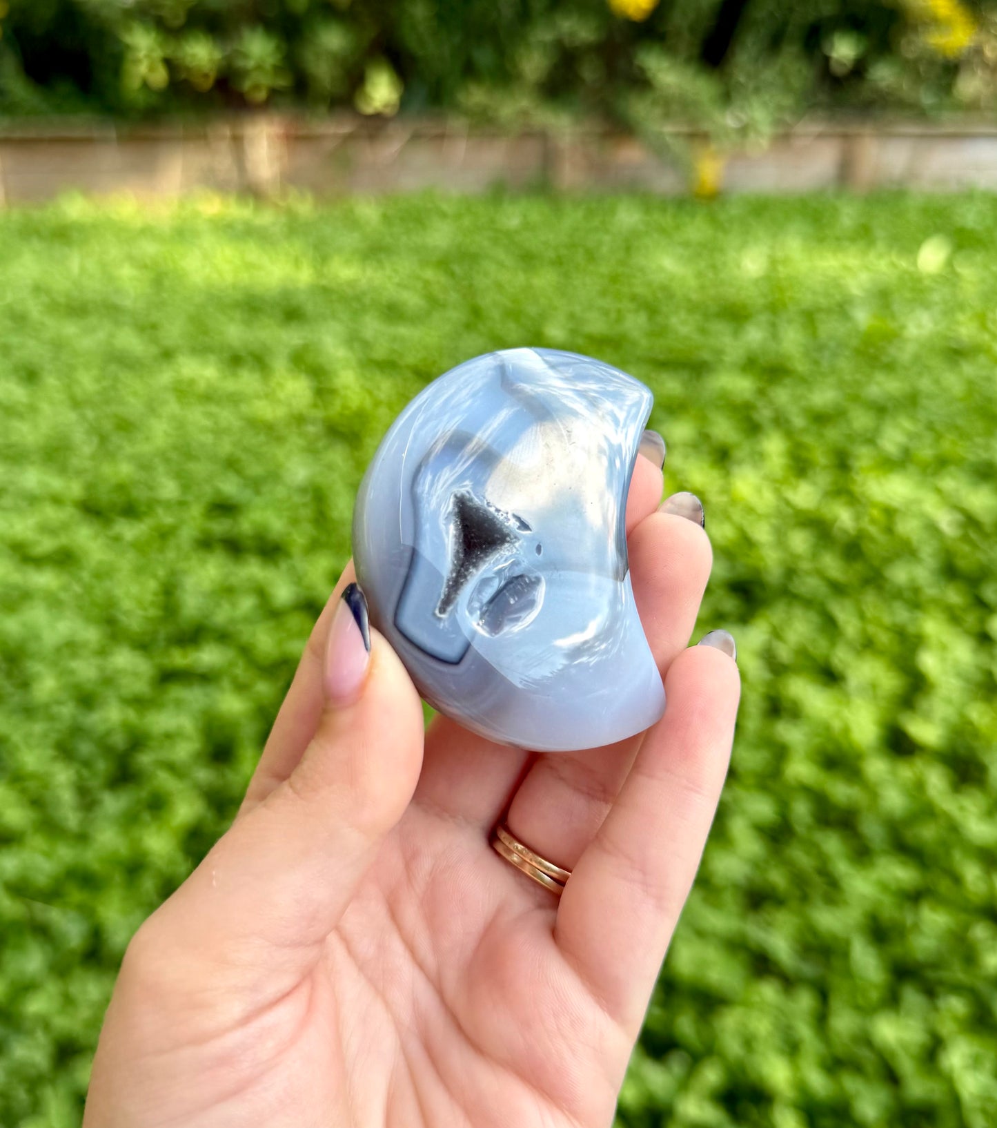 Druzy agate moon carving