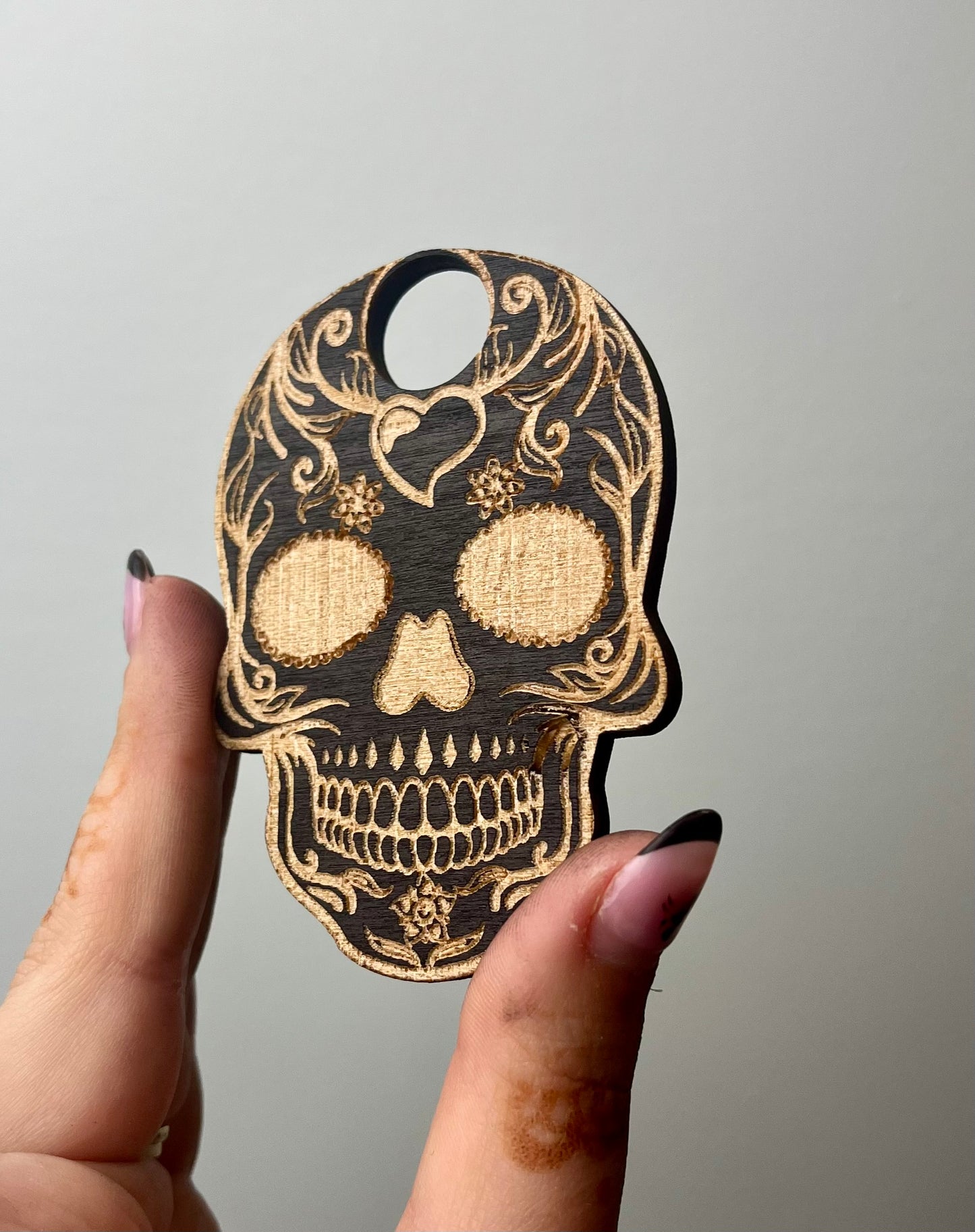 Wooden skull sphere stand