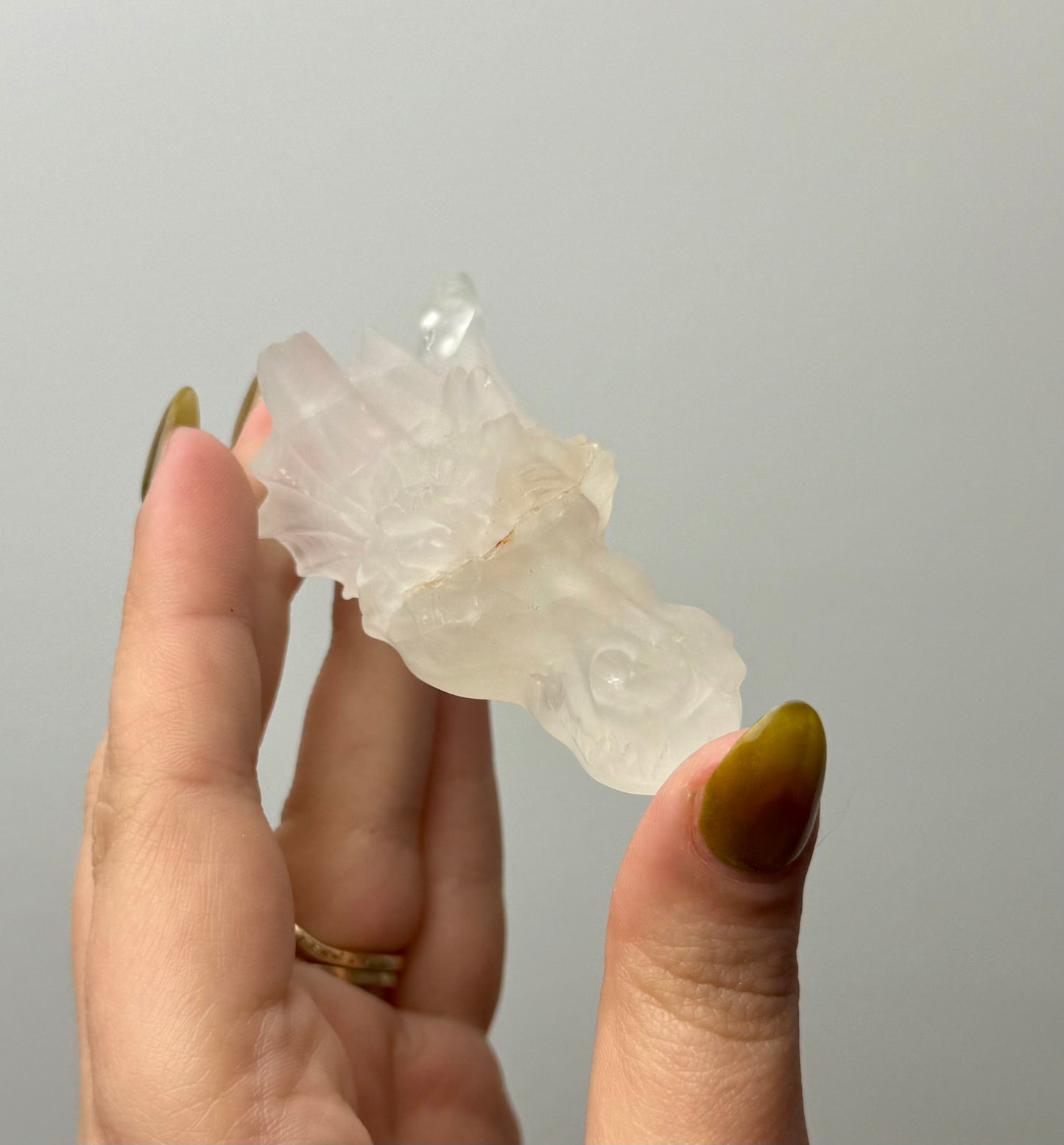 Quartz dragon head carving