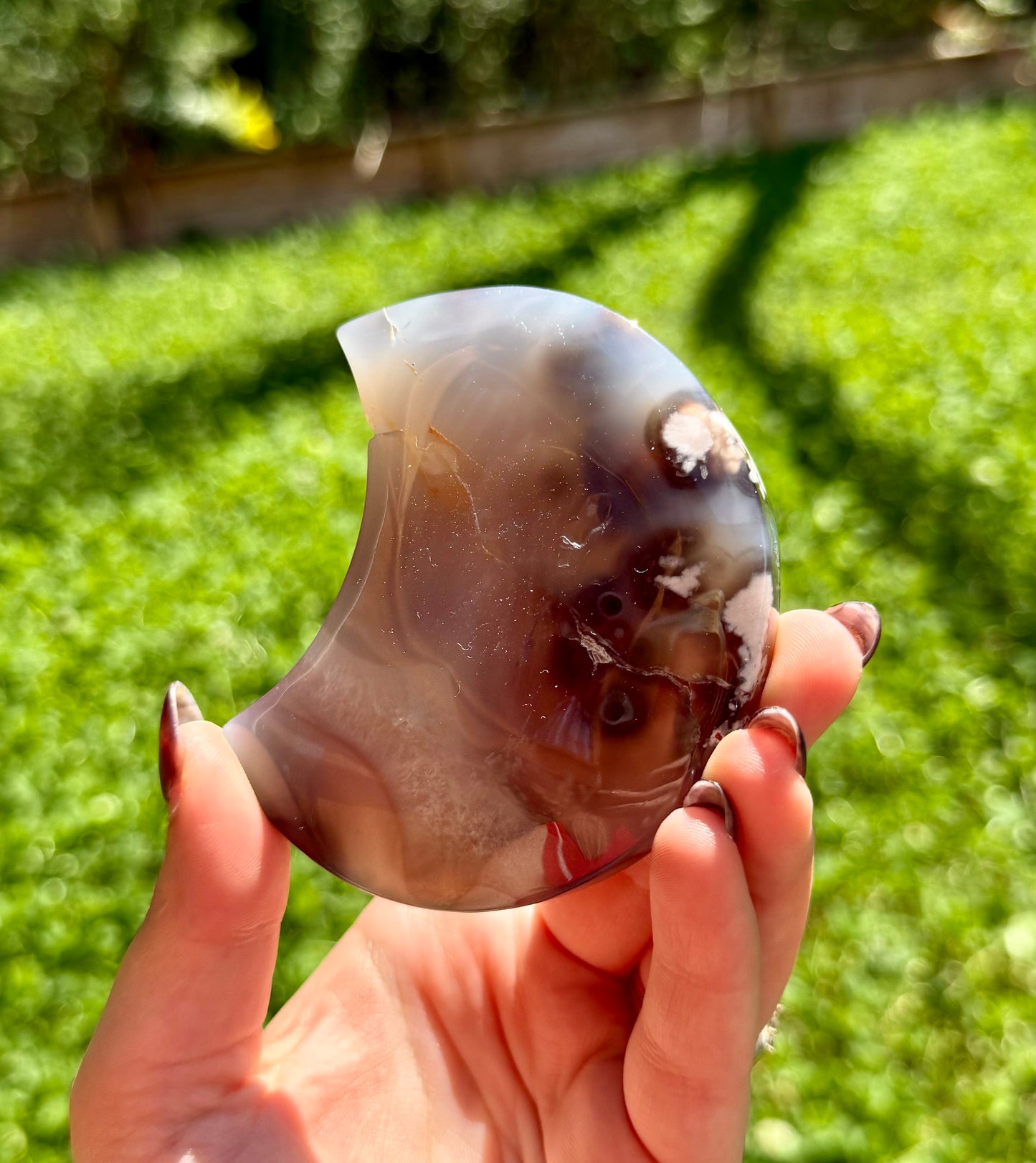 Dyed black flower agate moon carving
