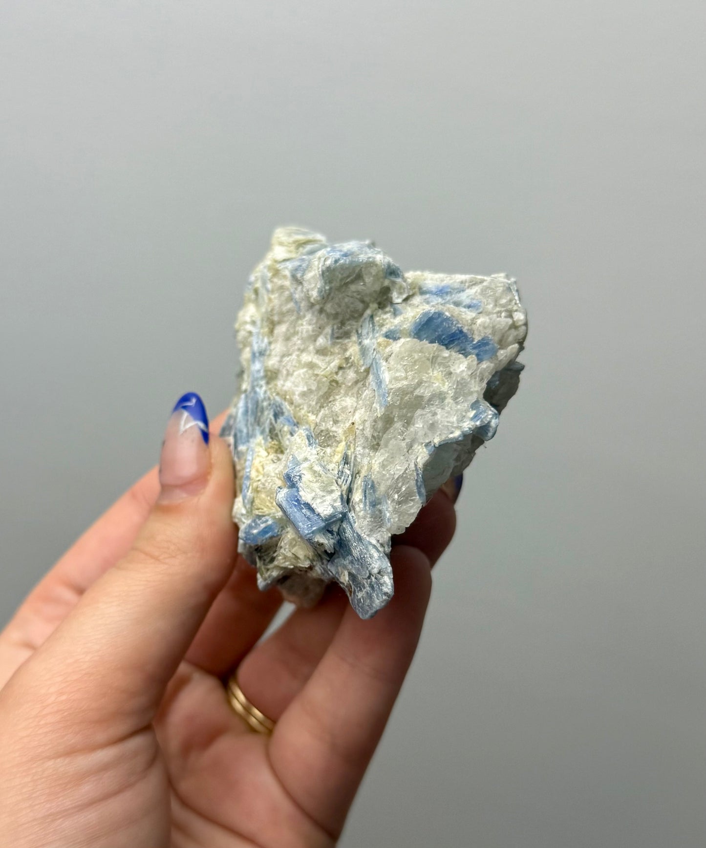 Blue kyanite specimen