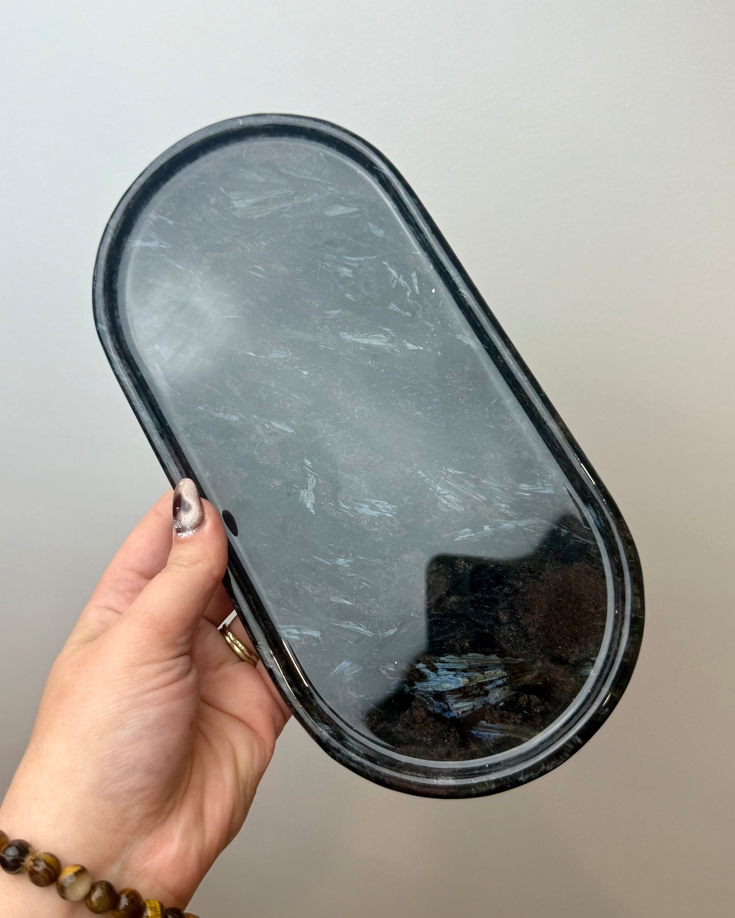 Arfvedsonite/firework stone tray