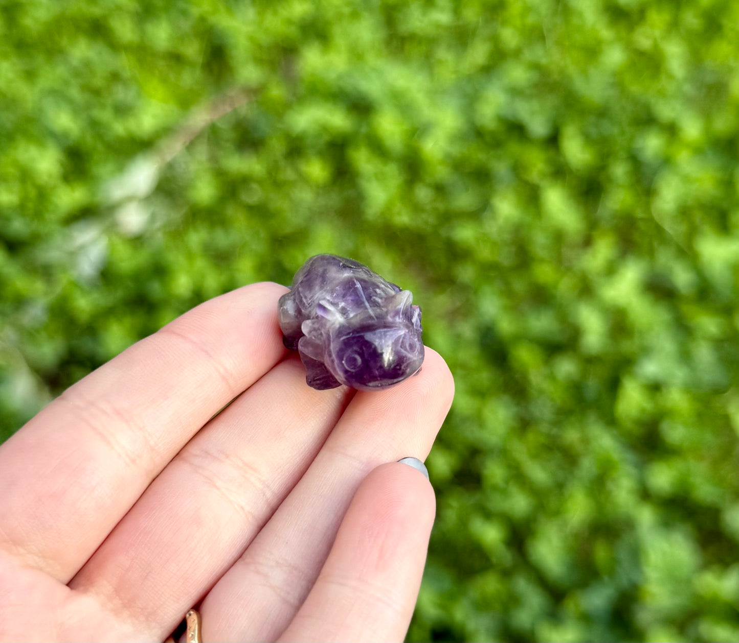 Amethyst axolotl carving