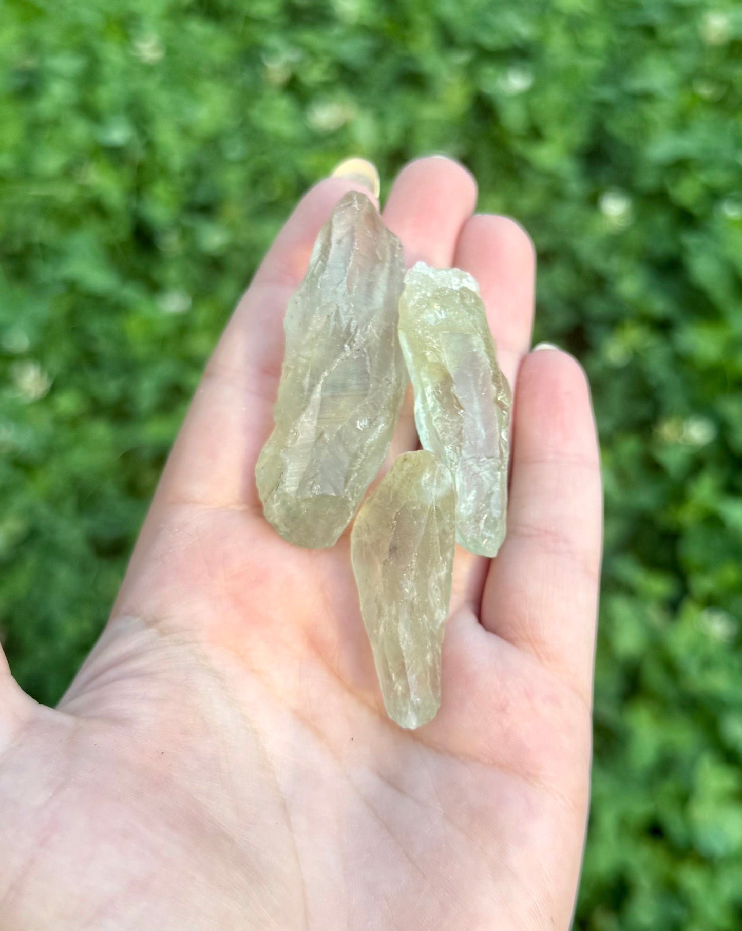 Altered green quartz prasiolite“green amethyst” raws