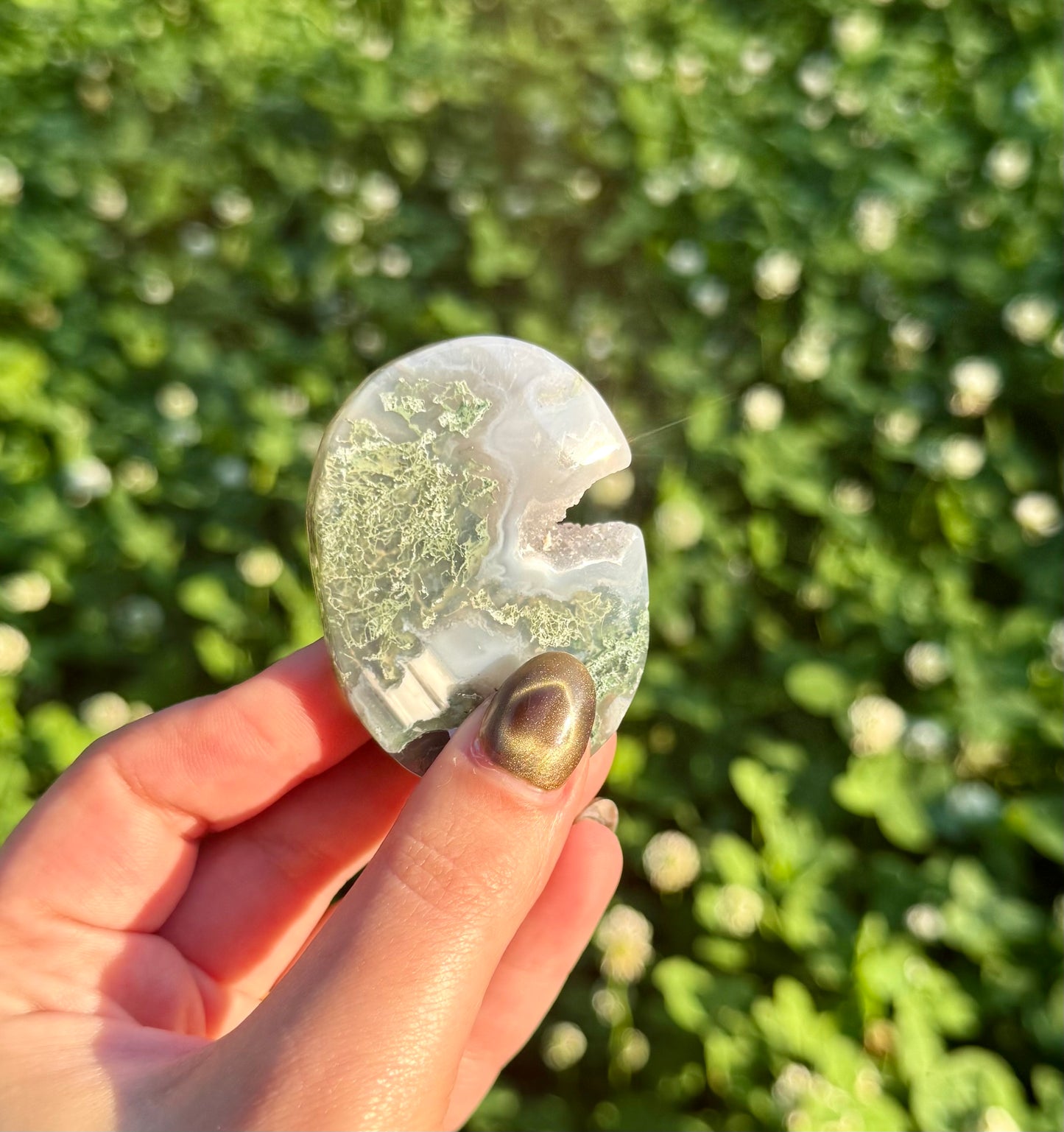 Moss agate palm stone