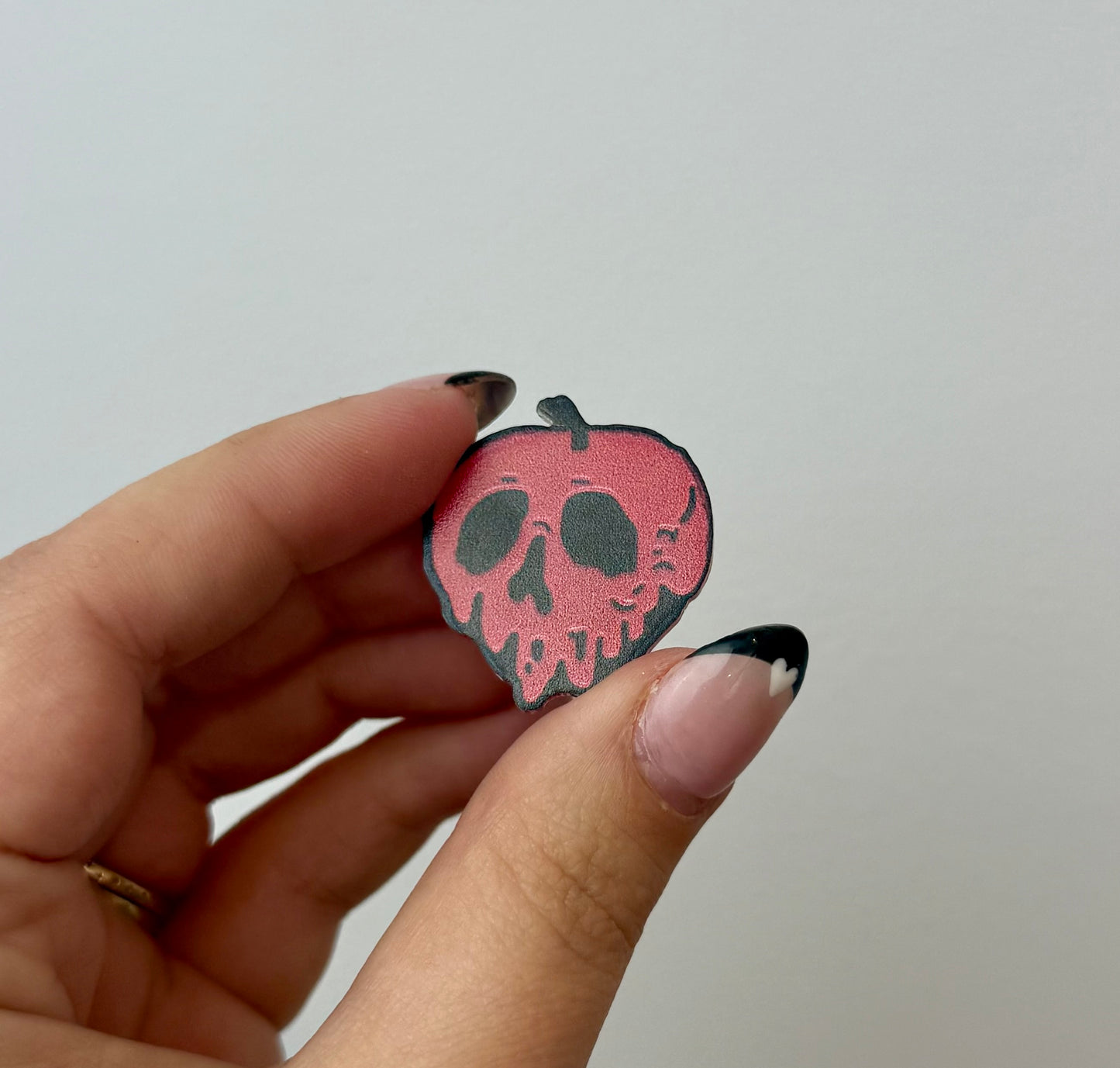 Poison apple Snow White pin