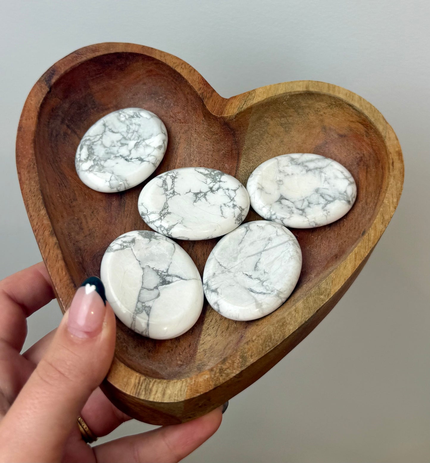 Howlite worry stones