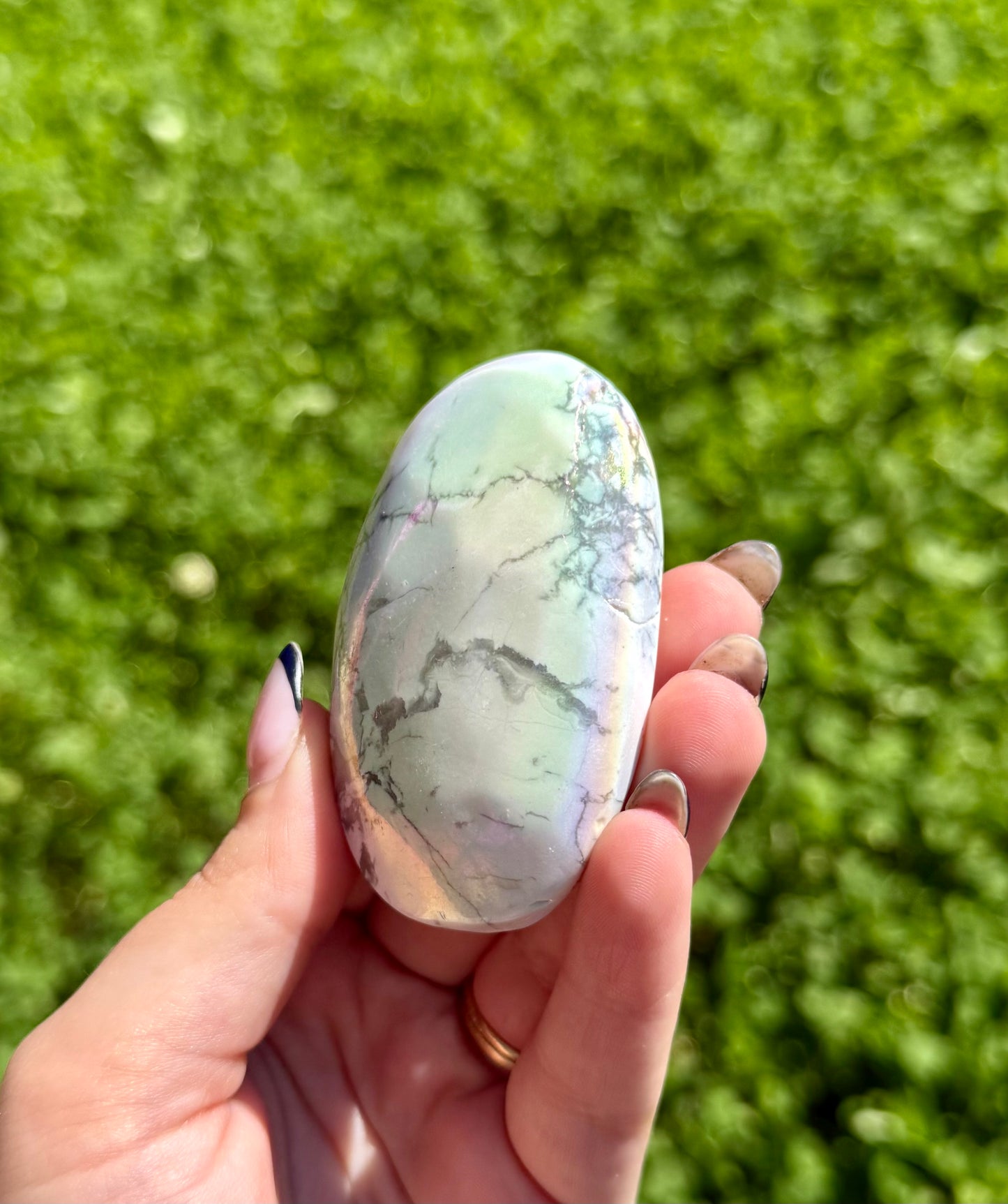 Aura howlite palm stone