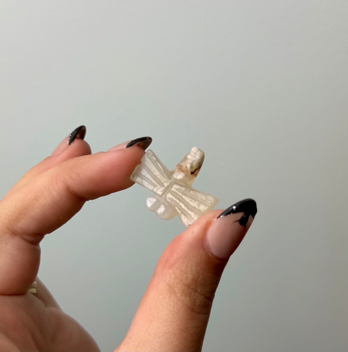 Flower agate dragonfly carving