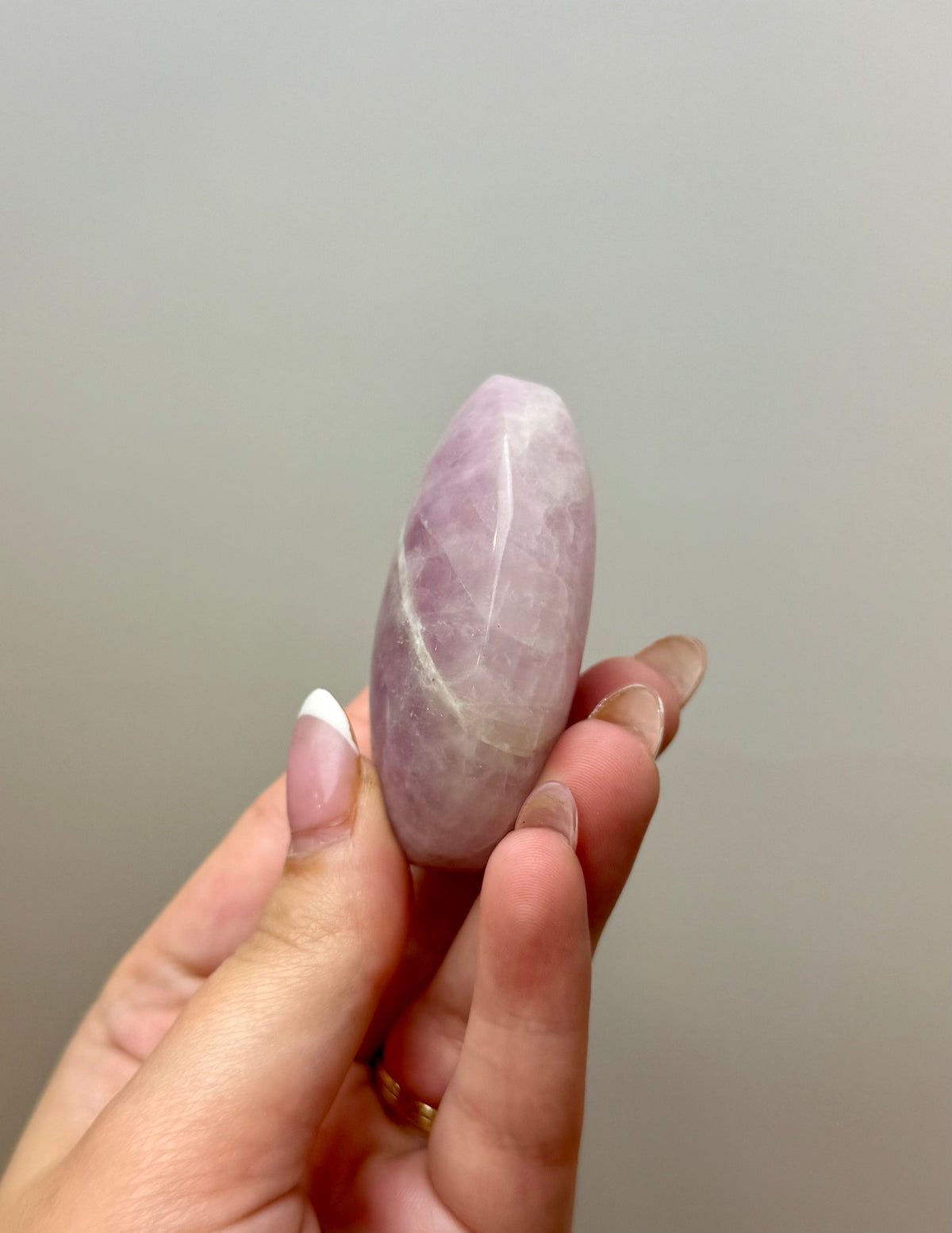 Kunzite palm stone