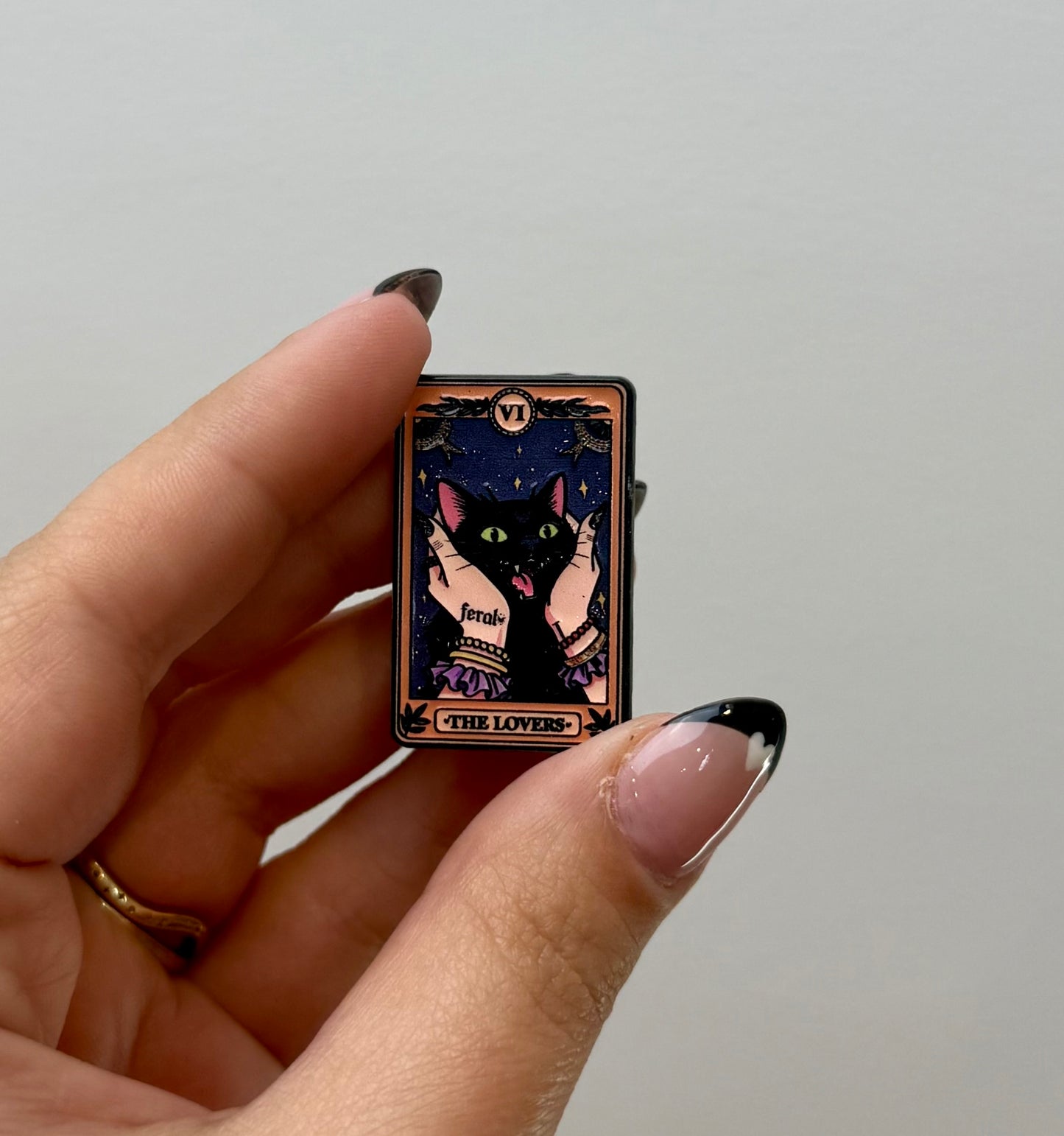The lovers tarot card enamel pin