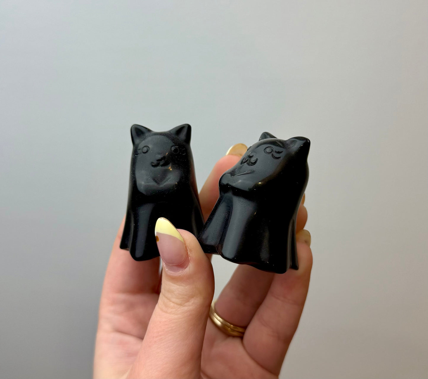Obsidian ghost cat carvings