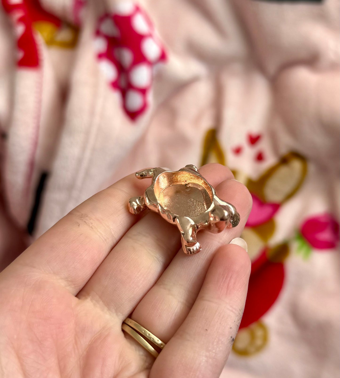 Rose gold turtle sphere stand