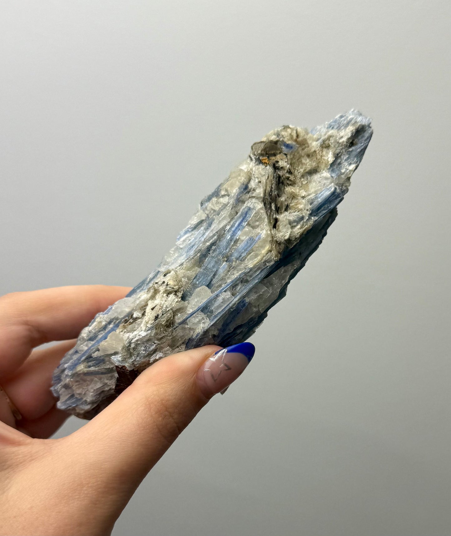 Blue kyanite specimen