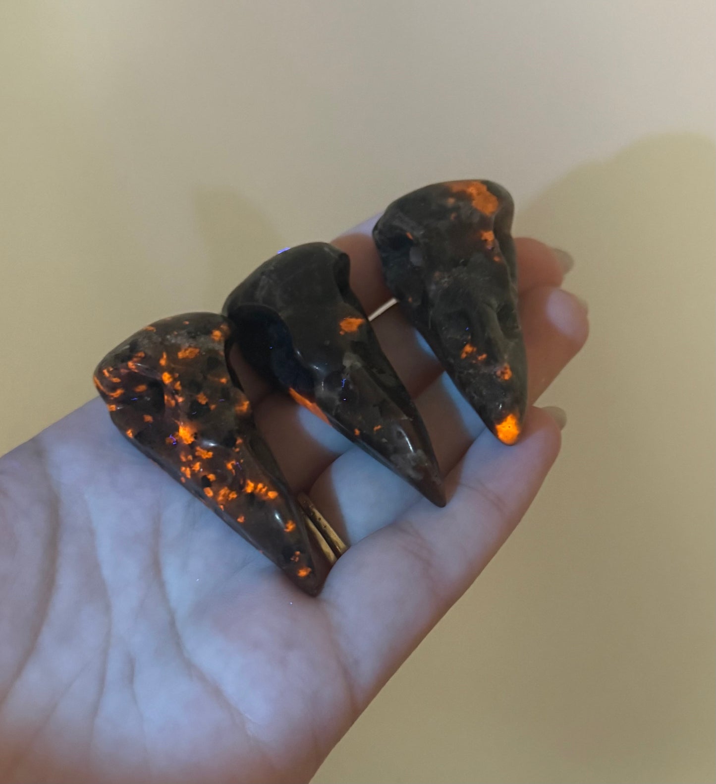 Yooperlite raven skull carvings