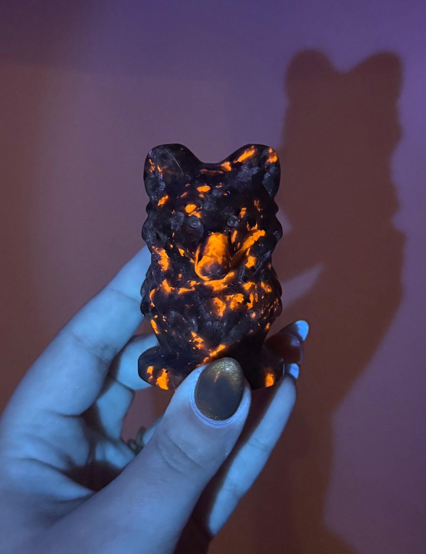Yooperlite wolf carving
