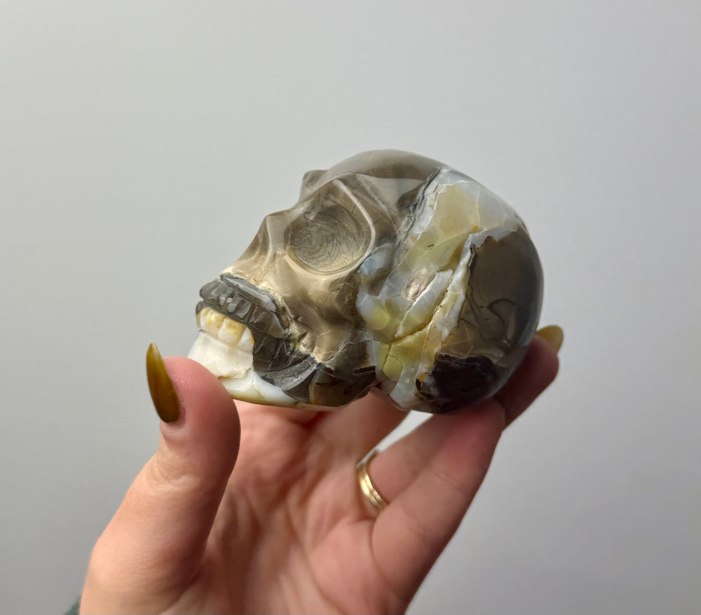 Volcano agate skull carving