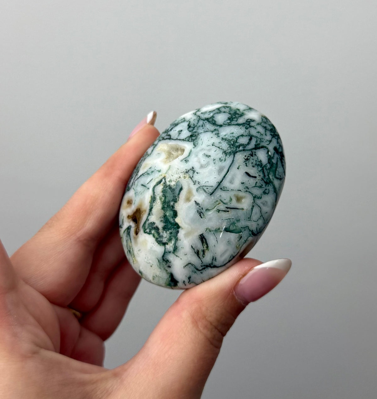 Moss agate palm stone