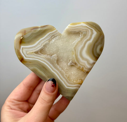 Druzy agate heart carving