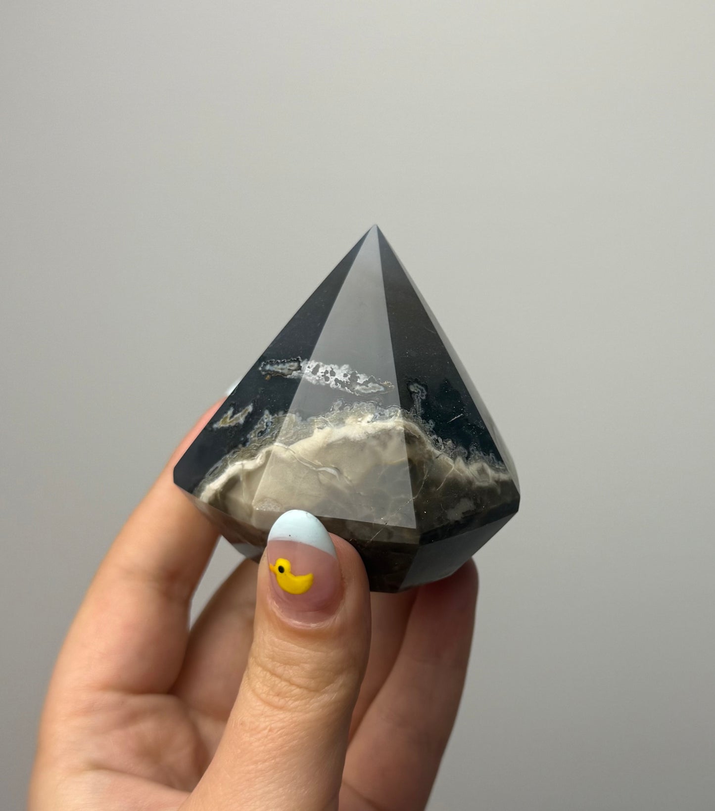 Volcano agate 3D diamond carving